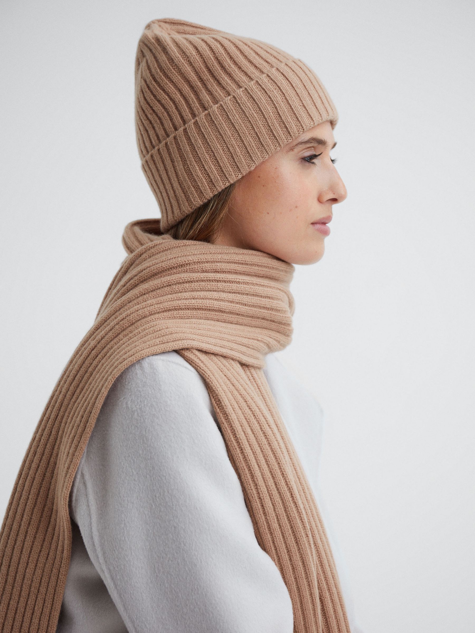 Cashmere-Wool Scarf in Pink - Image 3 of 5