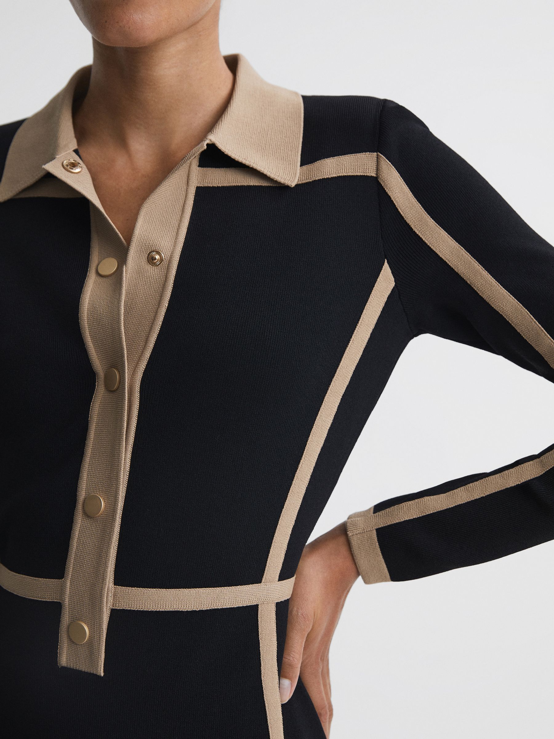 Contrast Trim Press-Stud Mini Dress in Black/Camel - Image 4 of 6