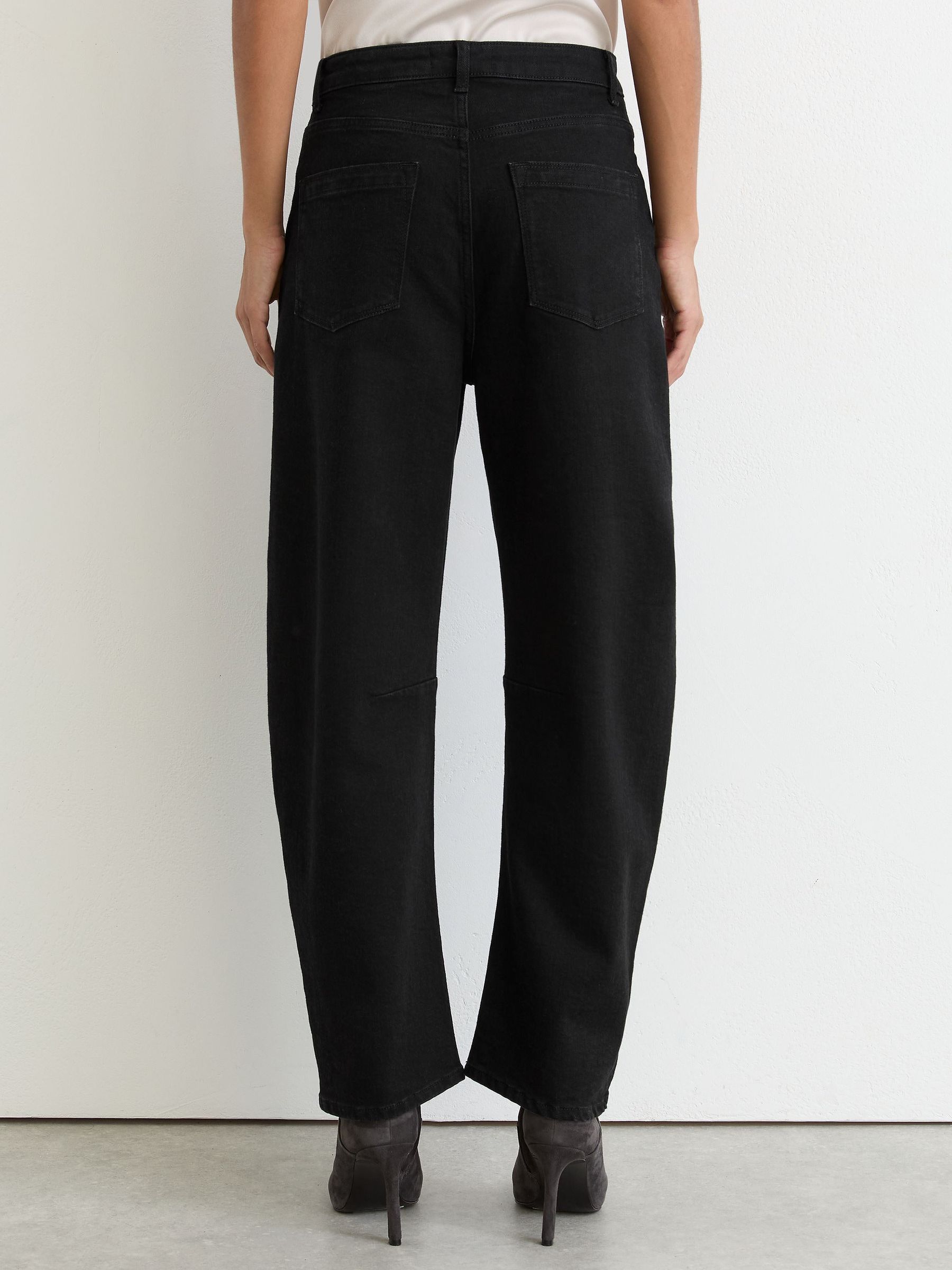 Petite Barrel-Leg Jeans in Black - صورة 5 من 7
