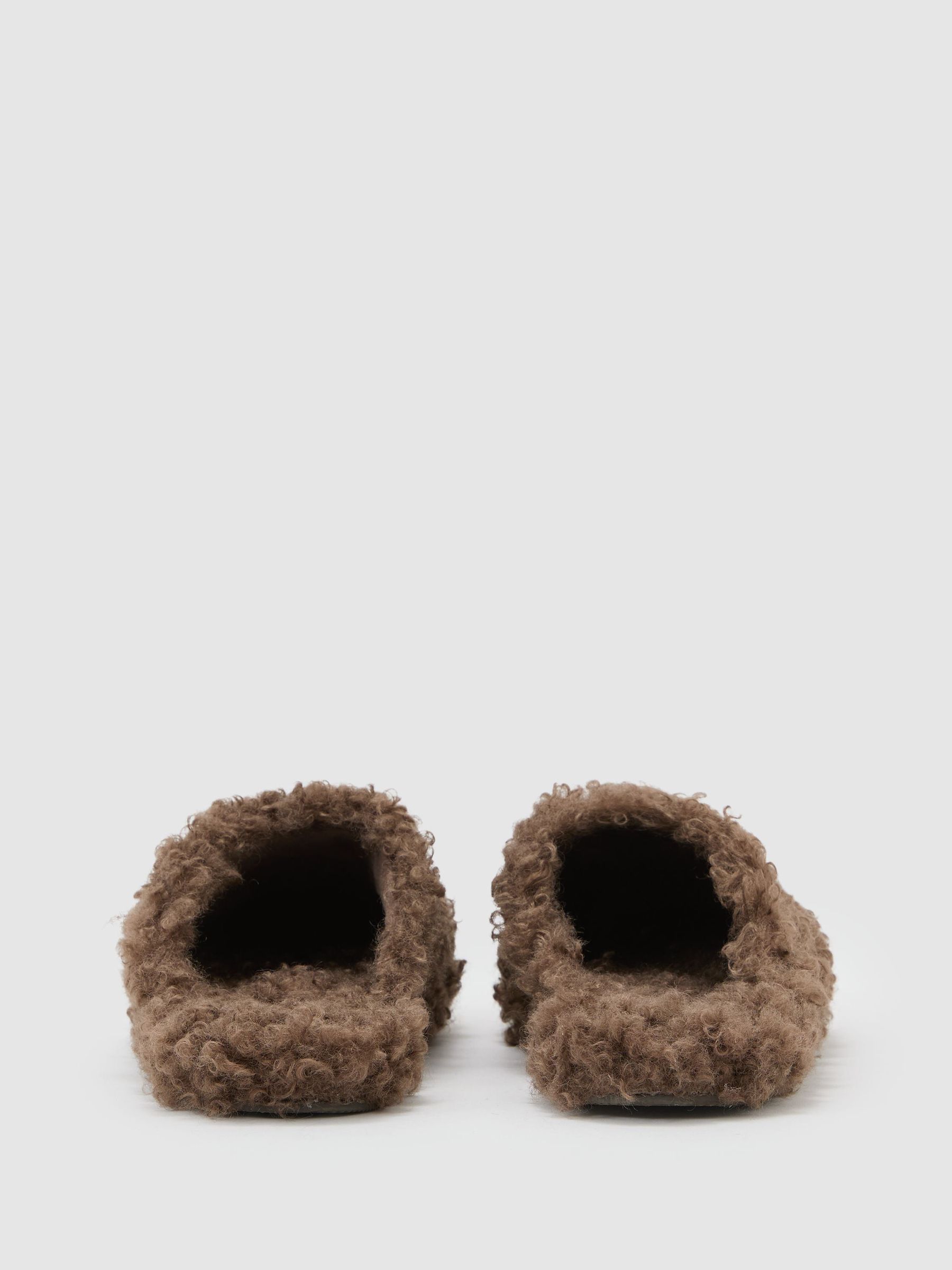 رمادي - Reiss Freya Borg Mule Slippers - الصورة 3 من 4