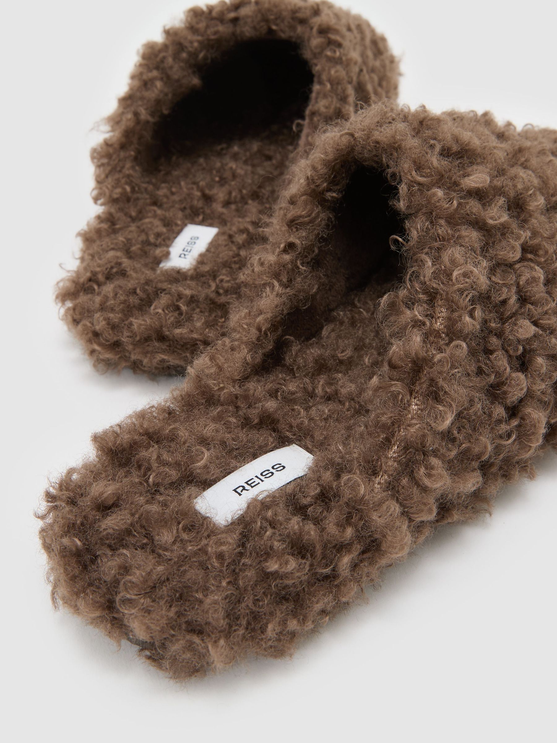 رمادي - Reiss Freya Borg Mule Slippers - الصورة 4 من 4