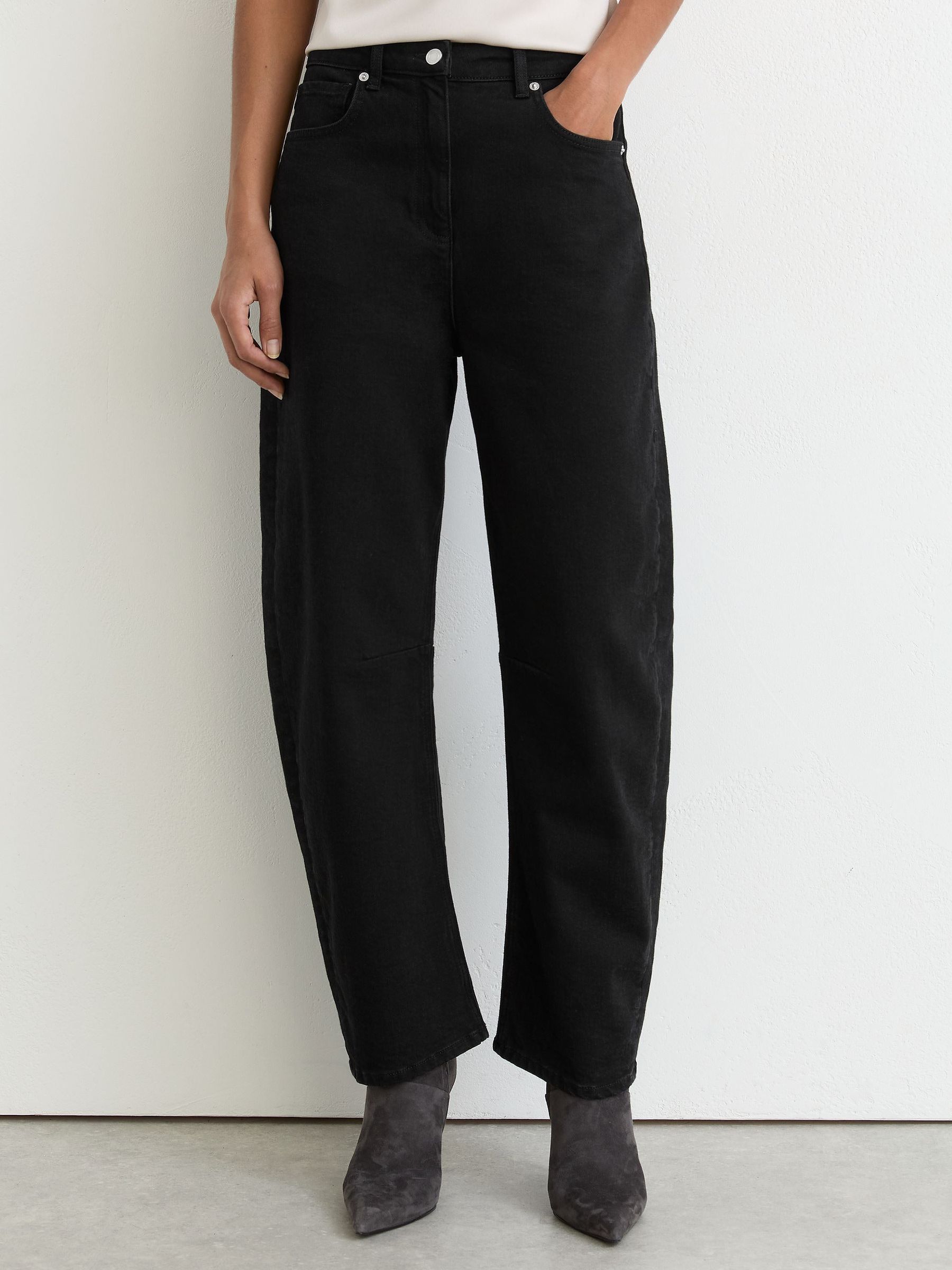 Barrel-Leg Jeans in Black - Image 5 of 8