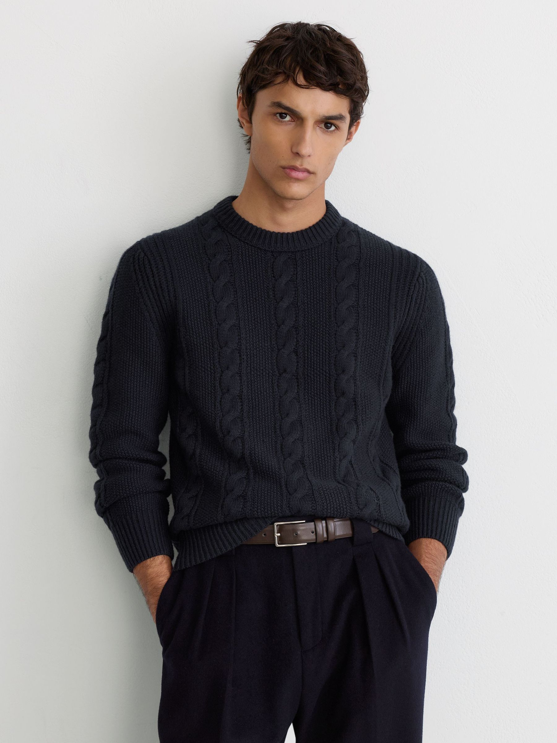 Cable-Knit Crew-Neck Jumper with Wool in Navy - 圖片 3/6