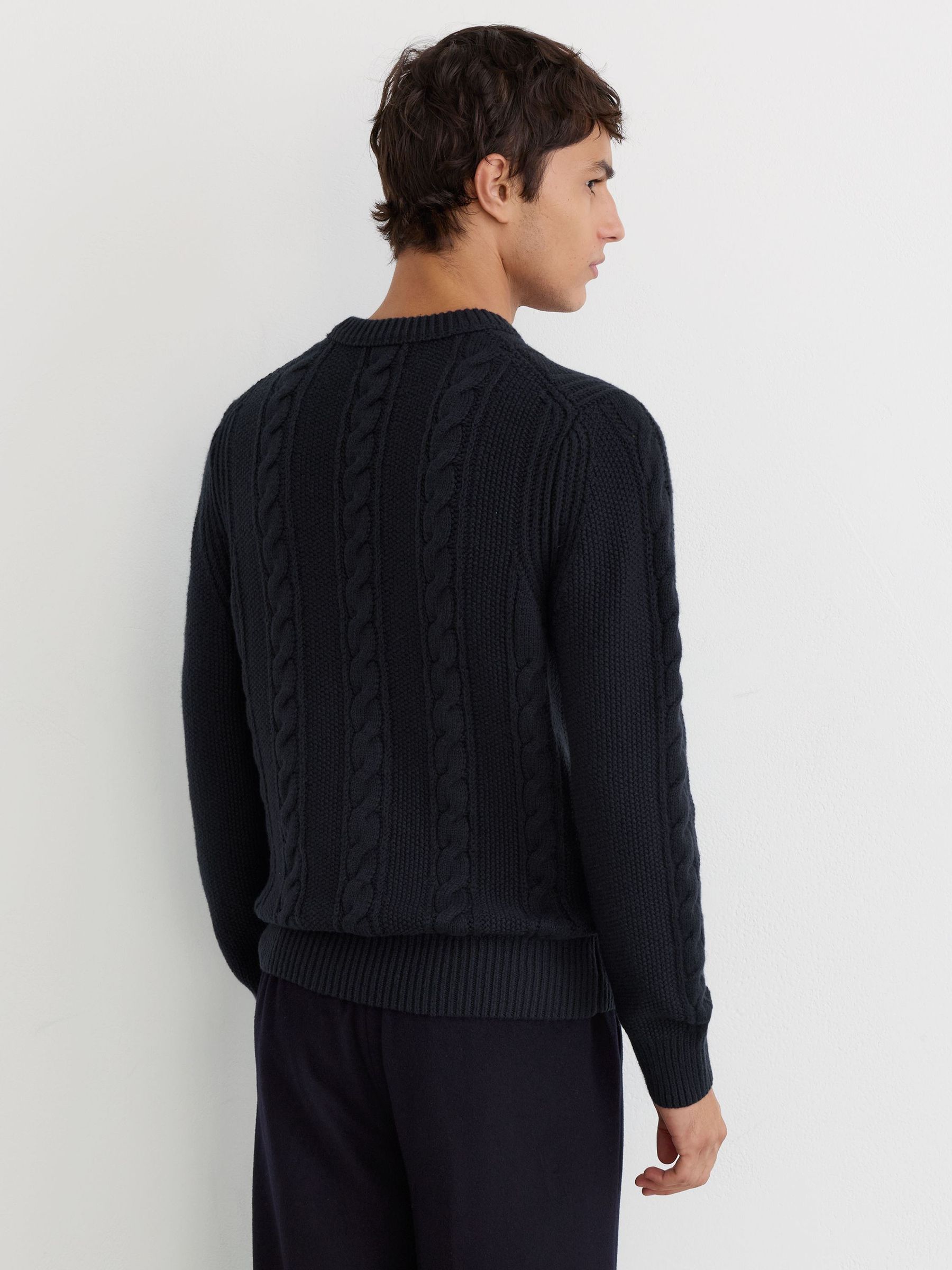 Cable-Knit Crew-Neck Jumper with Wool in Navy - 圖片 5/6