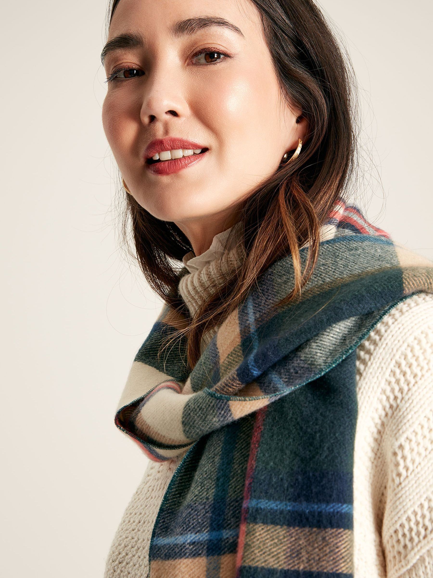 Langtree Green Scarf - Image 3 of 6