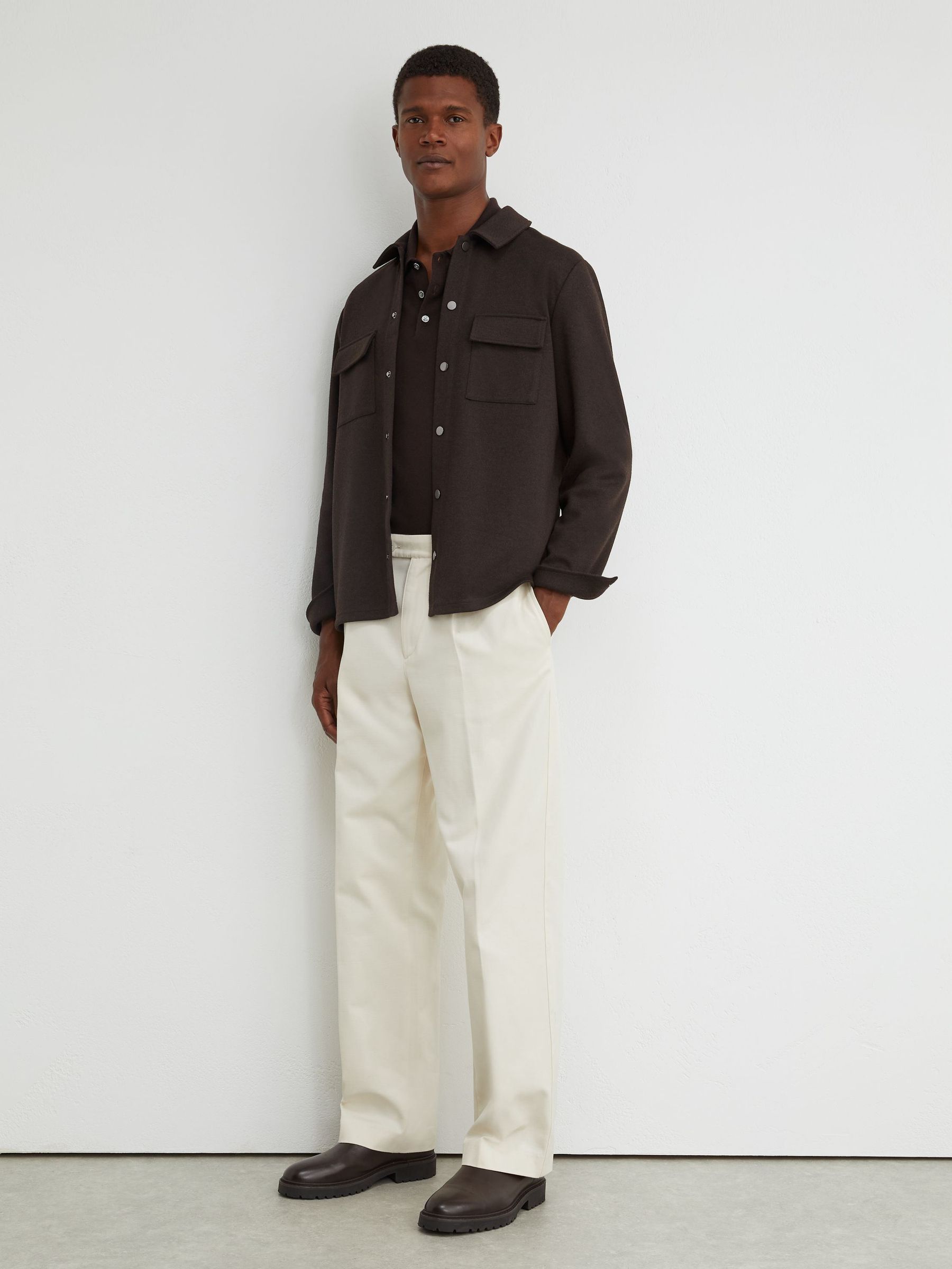 Regular Fit Shirt in Dark Brown - Bild 5 von 8