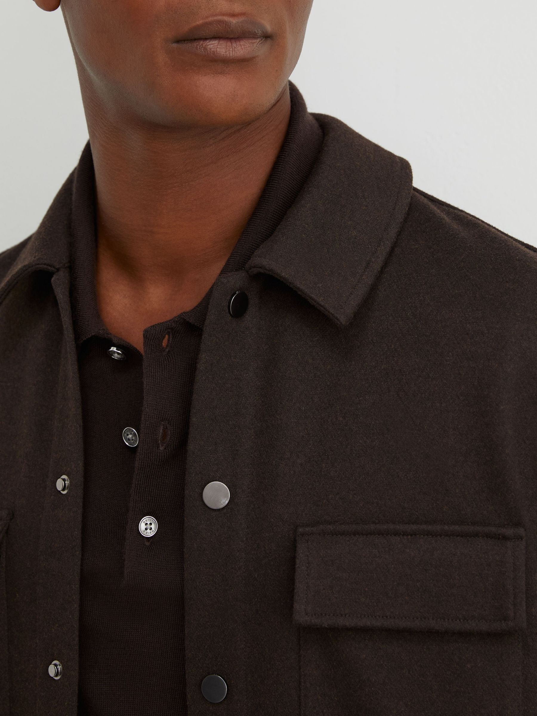 Regular Fit Shirt in Dark Brown - Bild 6 von 8