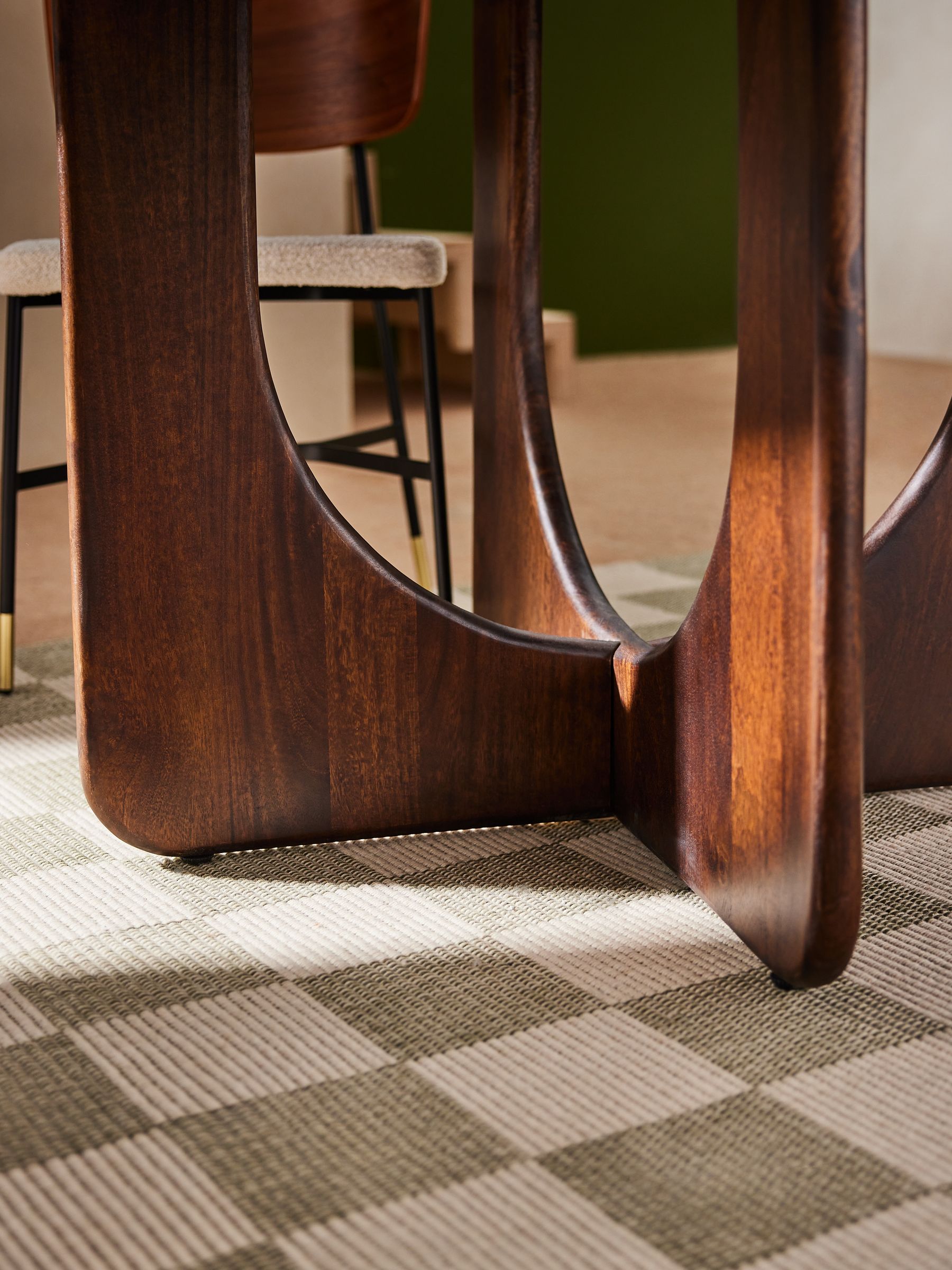 Arlo 4 Seater Round Dining Table in Dark Mango Wood - Image 3 of 3