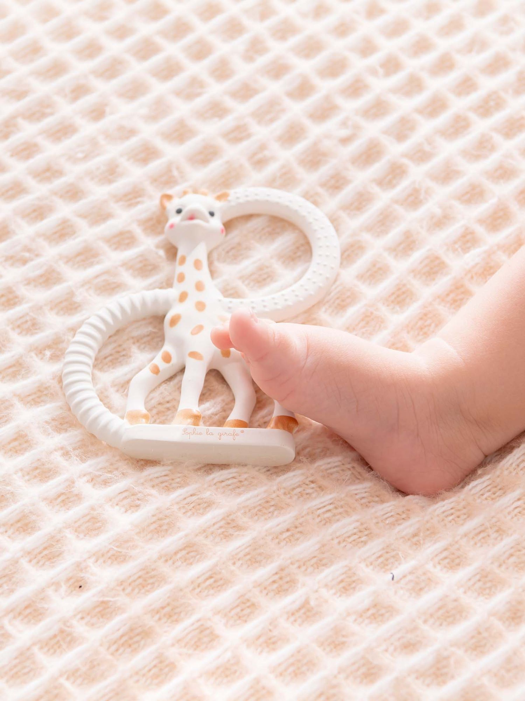 Sophie La Girafe So'pure Teething Ring - Image 2 of 5