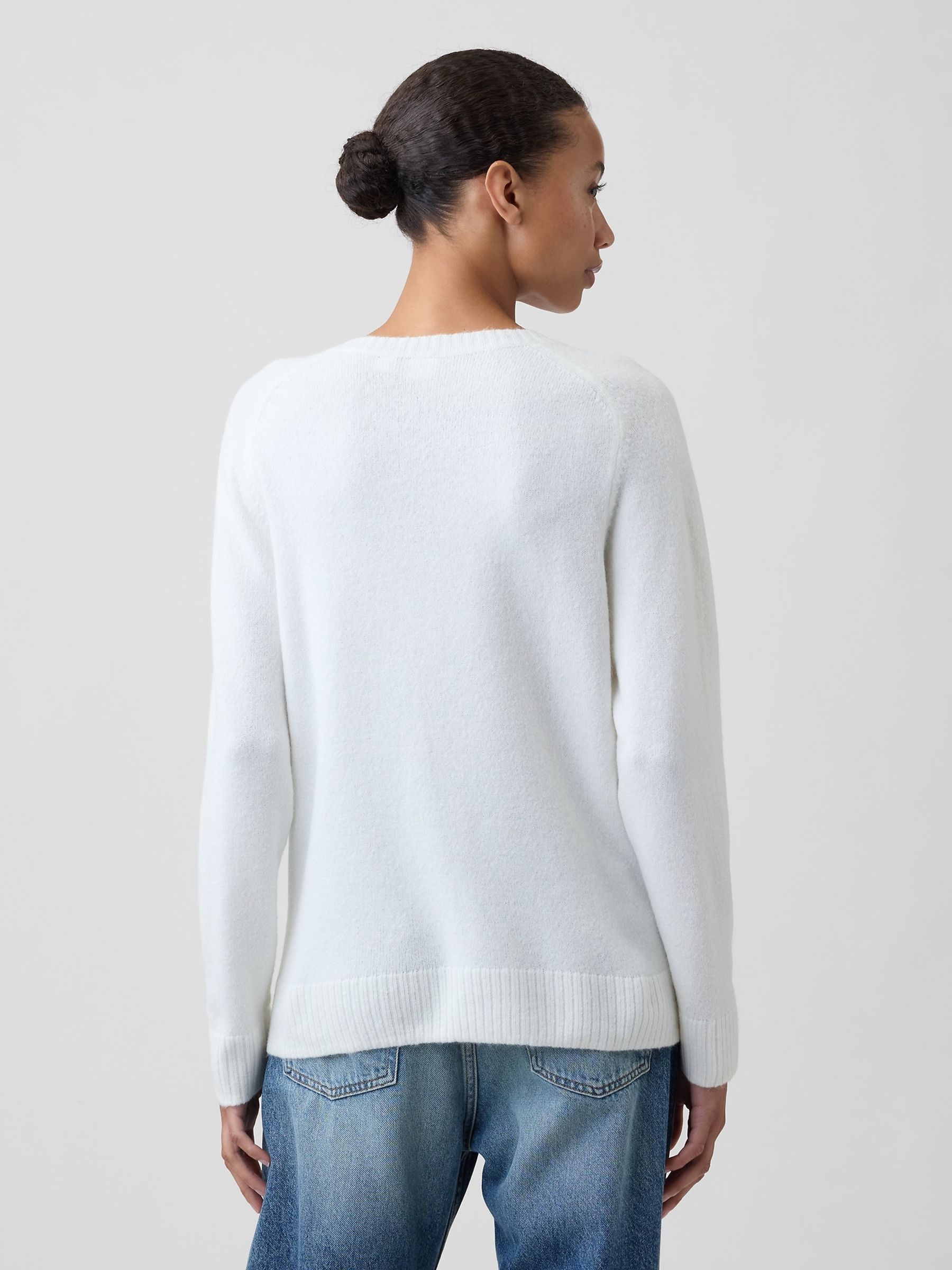 White Relaxed Lightweight V-Neck Jumper - Image 2 of 5