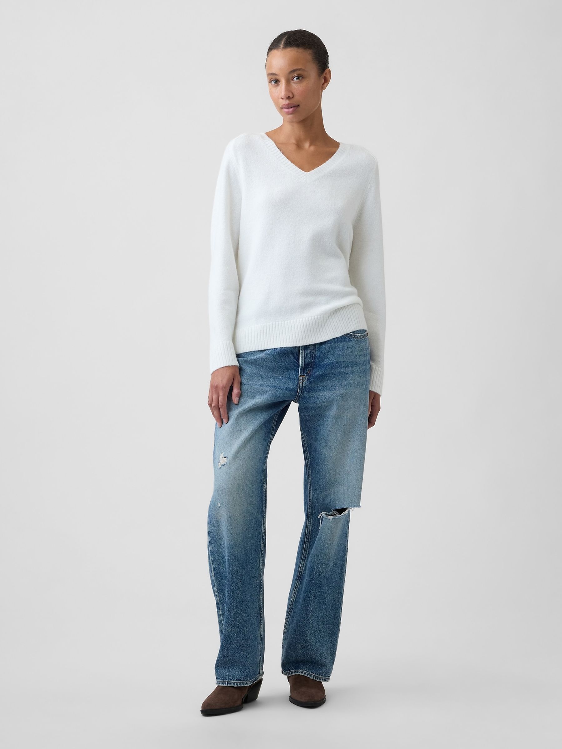 White Relaxed Lightweight V-Neck Jumper - Image 3 of 5