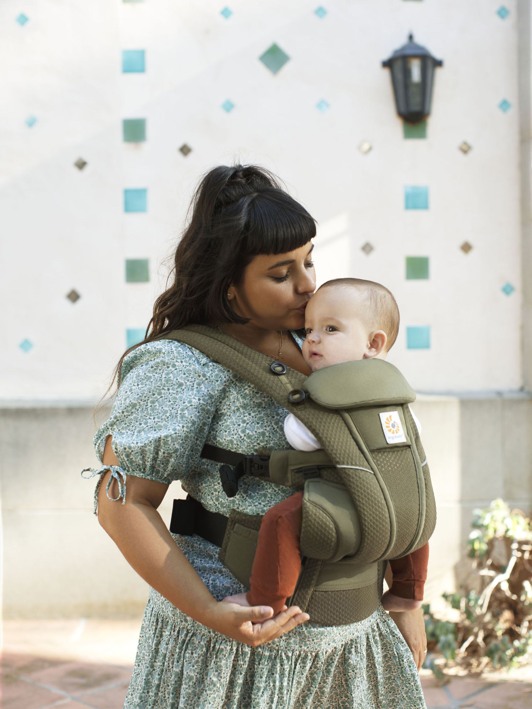 Ergobaby Omni Breeze Baby Carrier - Image 9 of 11