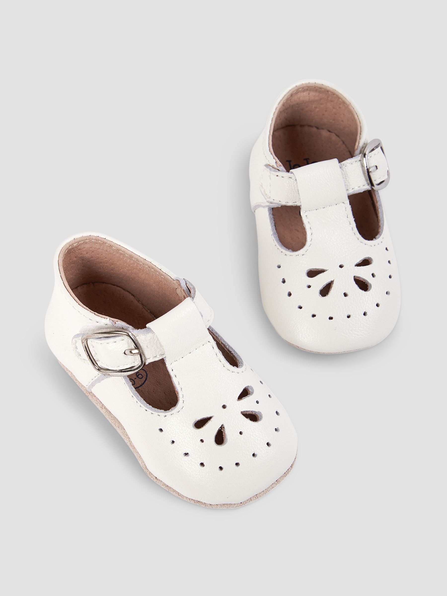 White Peter Rabbit Leather Pre-Walker Shoes - Image 4 of 7
