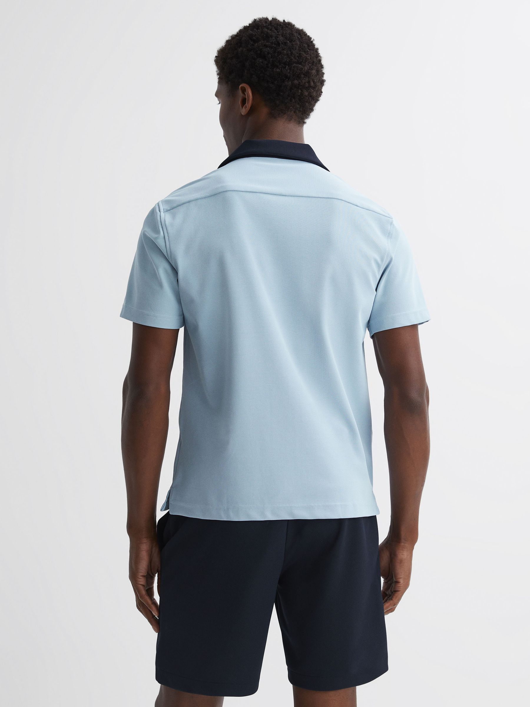 قميص تباين بياقة كوبية باللون الأزرق الناعم/الكحلي - صورة 5 من 5