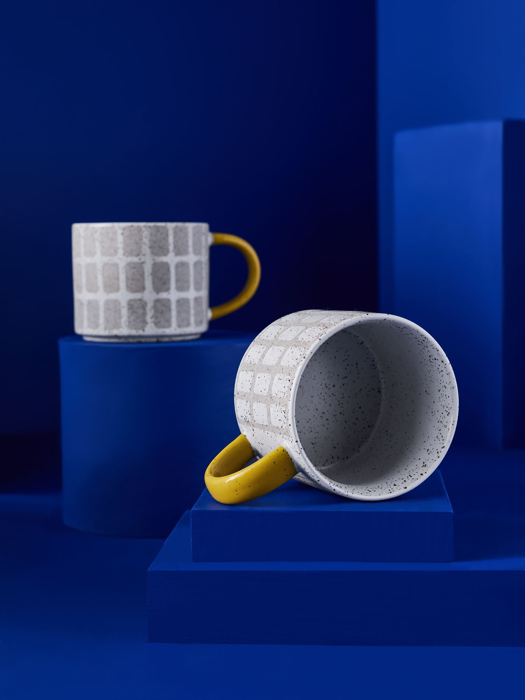 Set of 2 Joss Mugs in Natural/White/Yellow - Image 2 of 4