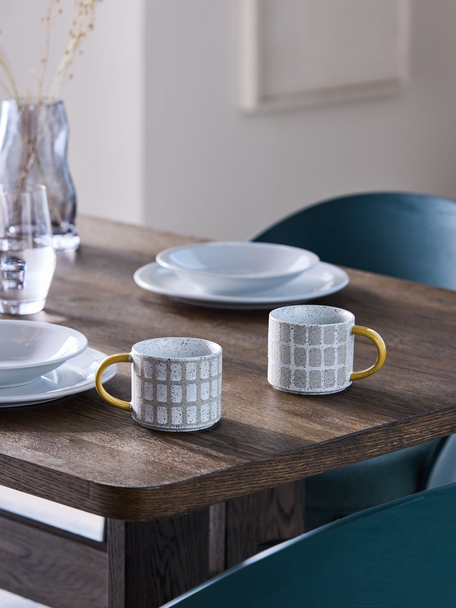 Set of 2 Joss Mugs in Natural/White/Yellow - Image 4 of 4