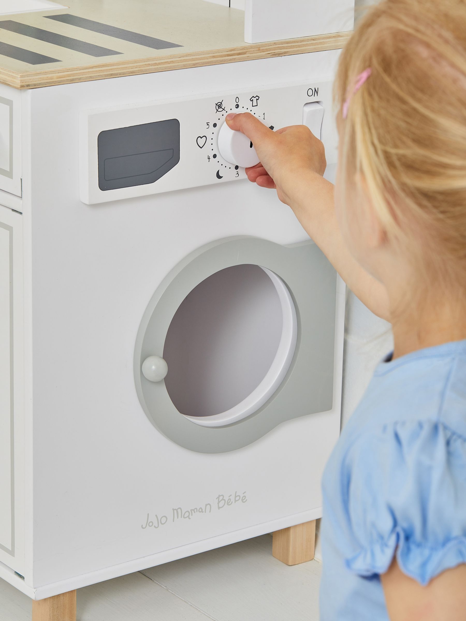 White Camden Wooden Play Kitchen - Image 17 of 18