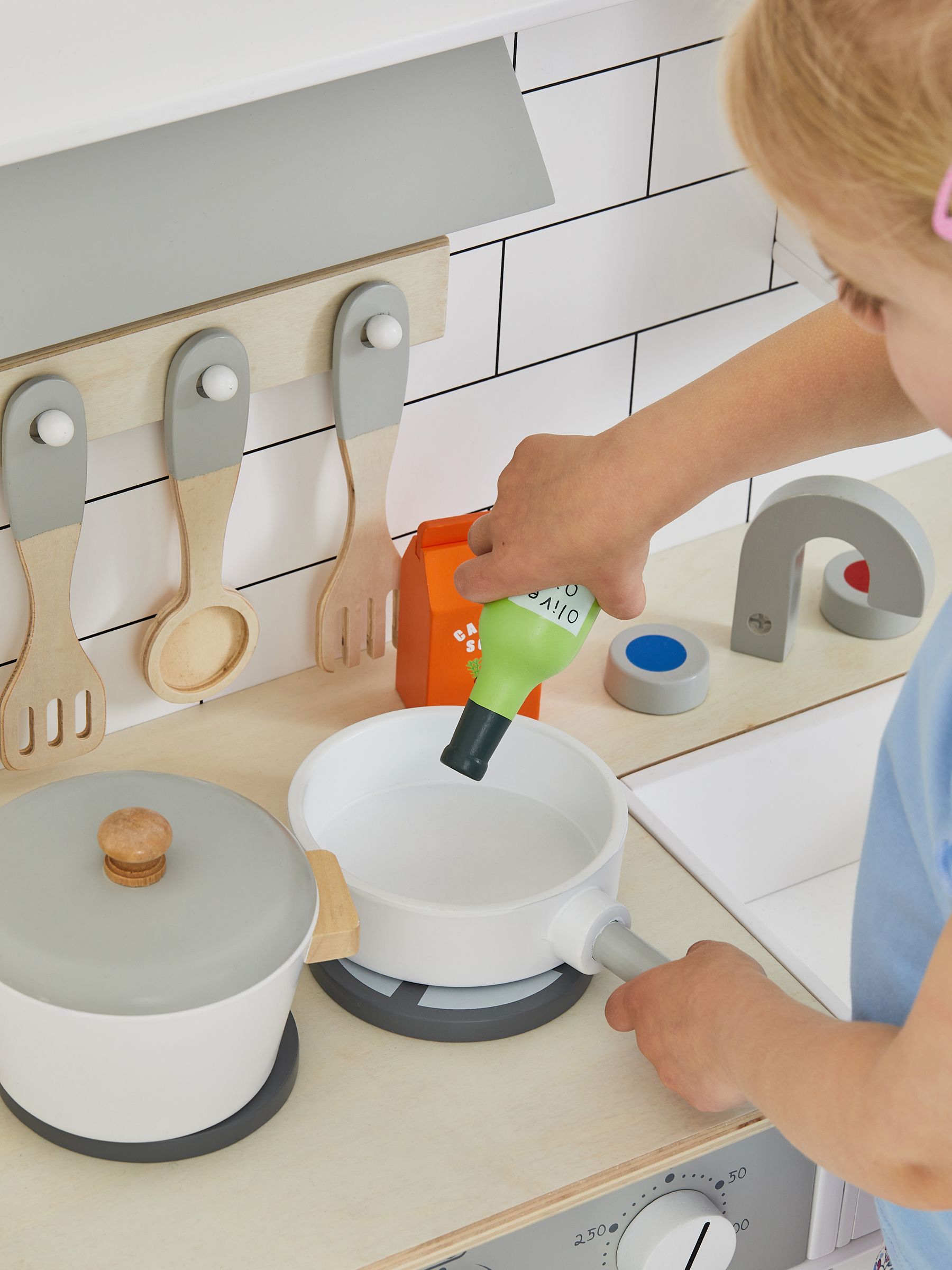 White Henley Wooden Play Kitchen - Image 7 of 12