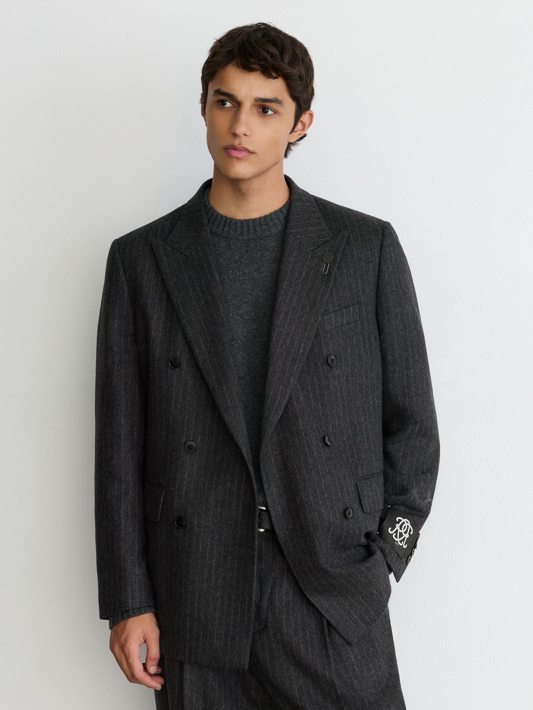 Monogram Wool-Blend Chalk-Stripe Double-Breasted Blazer Relaxed-Fit in Charcoal Grey - Image 4 de 9