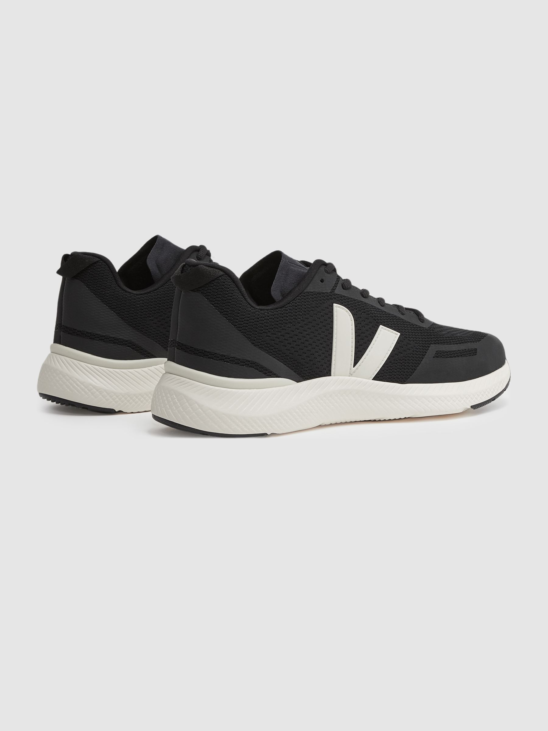 Veja Lightweight Trainers in Cream/Black - Image 5 of 6