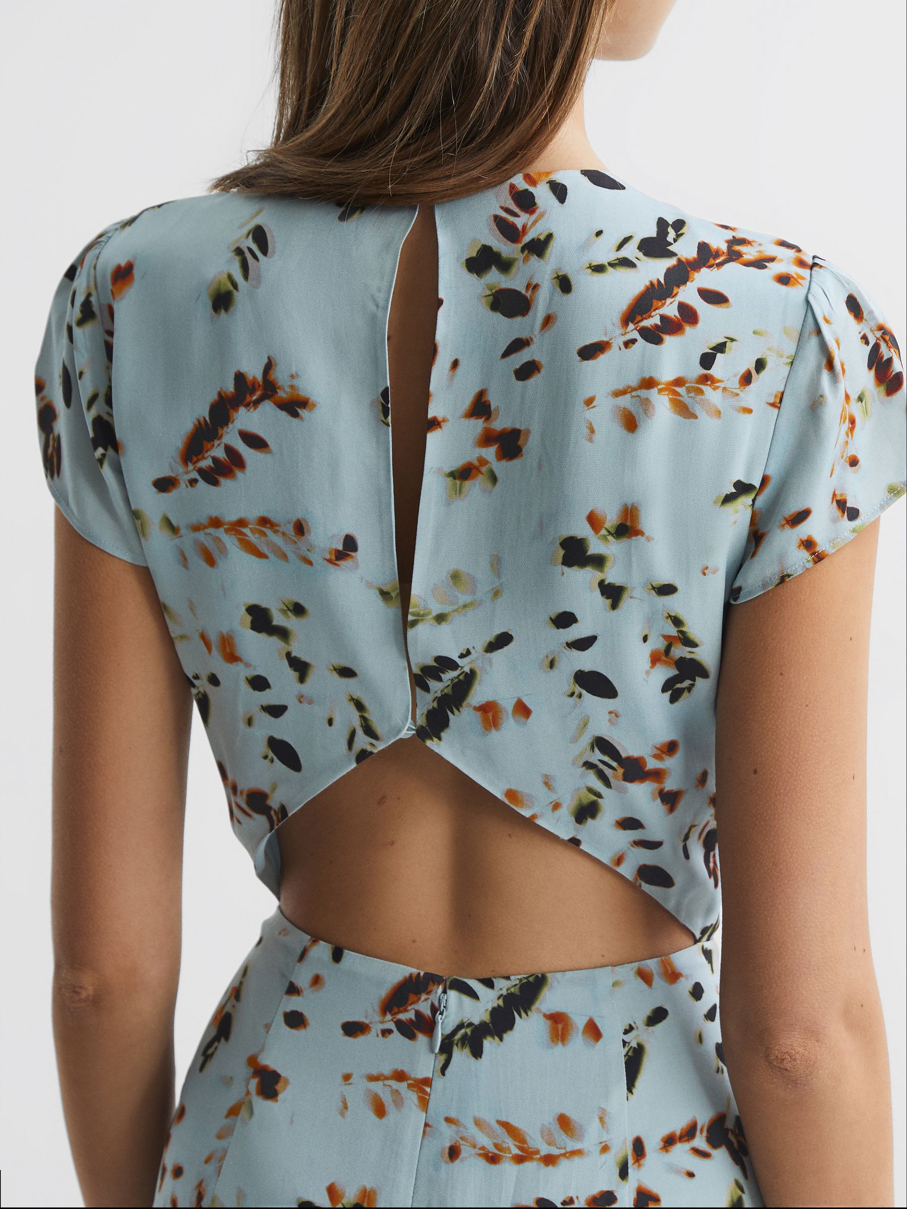 Floral Cut-Out Back Midi Dress in Sage - Image 4 of 6