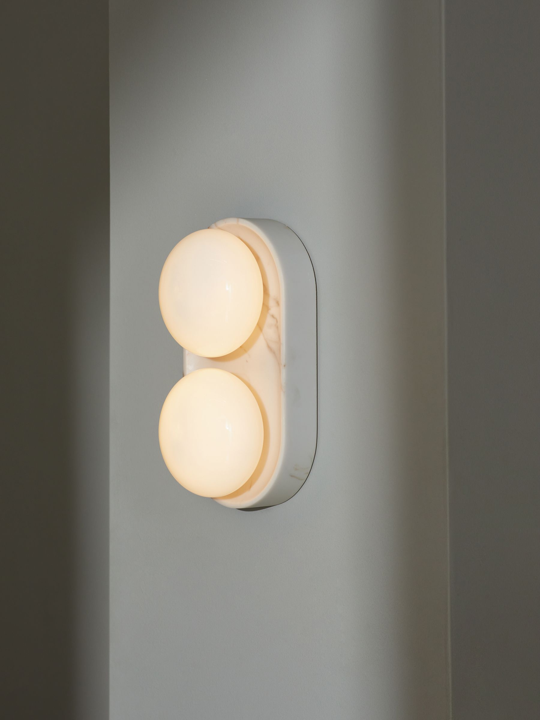 Wilf Wall Light in White Marble Effect - Image 2 of 5
