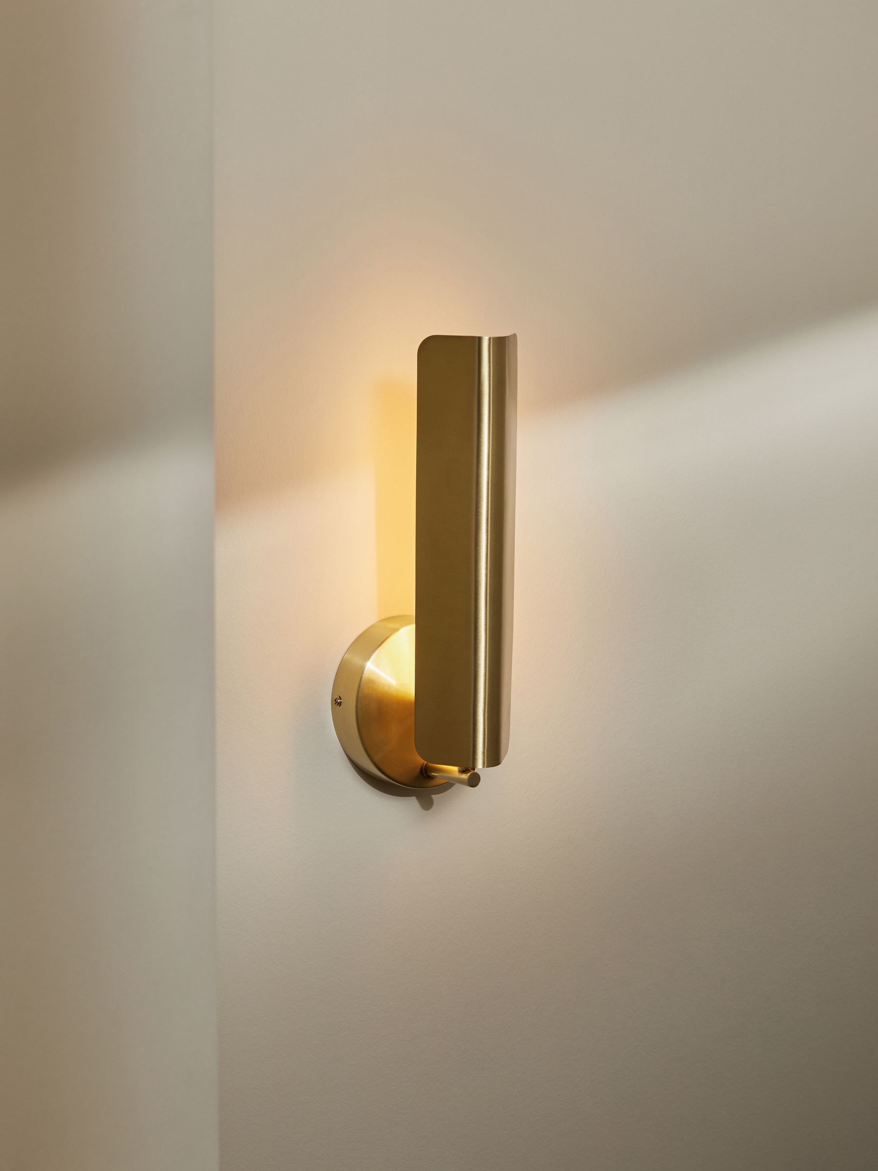 Ellis Wall Light in Brass - Image 2 of 5