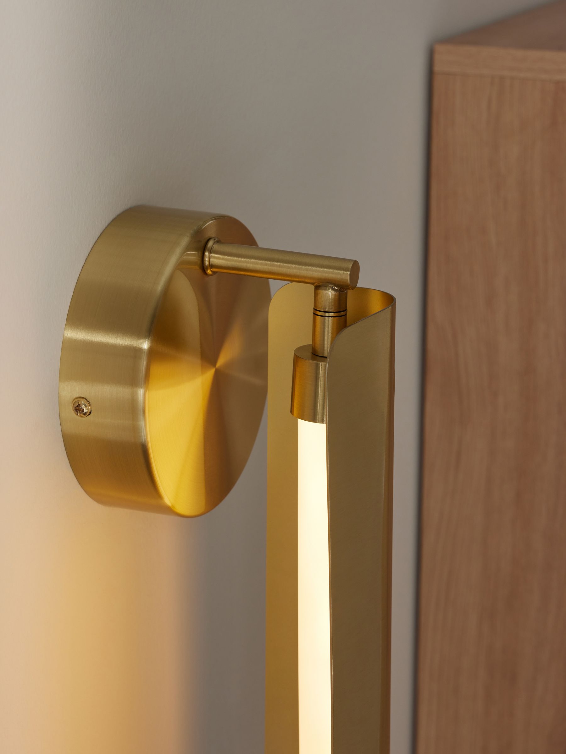 Ellis Wall Light in Brass - Image 3 of 5
