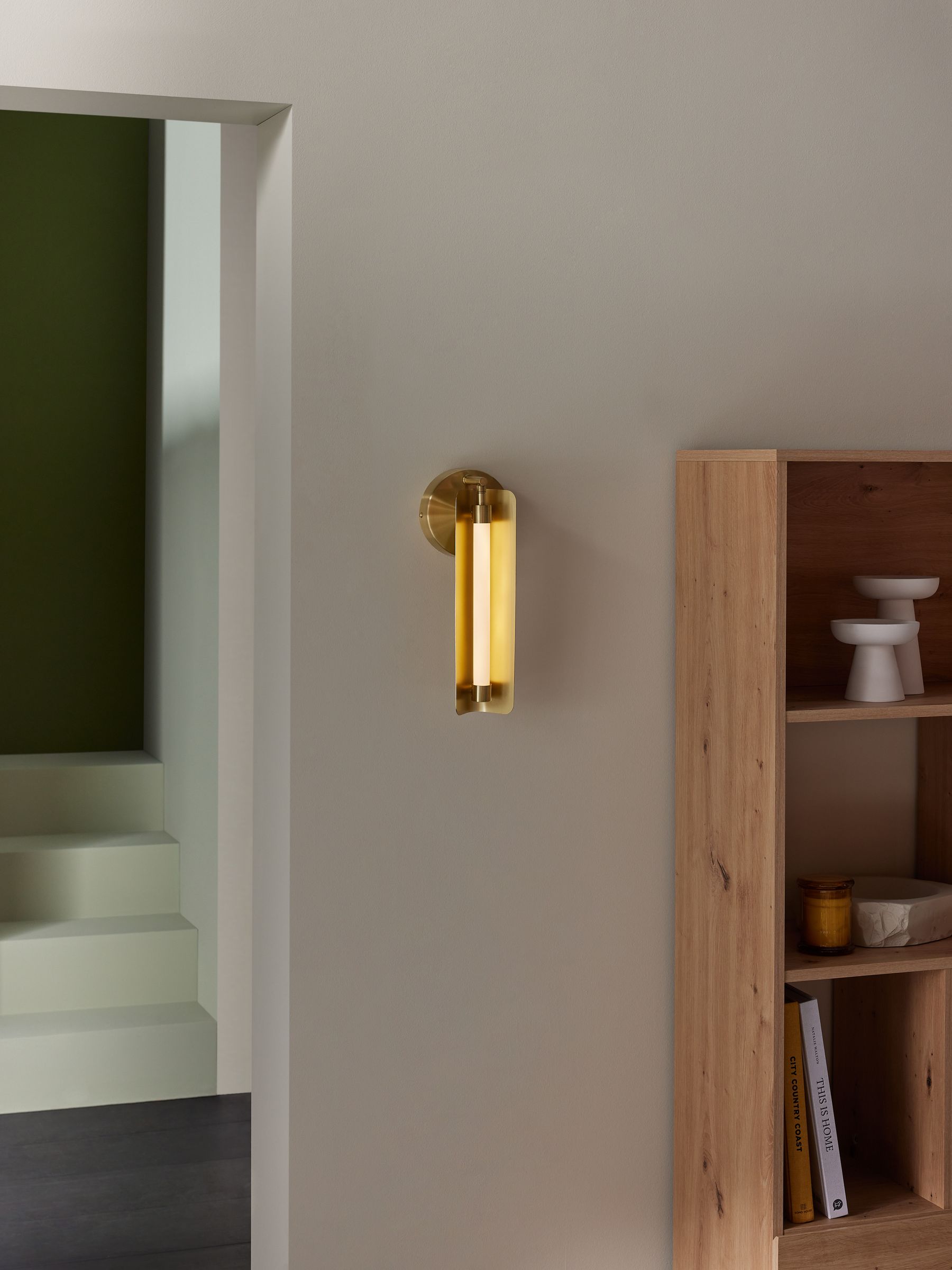 Ellis Wall Light in Brass - Image 4 of 5