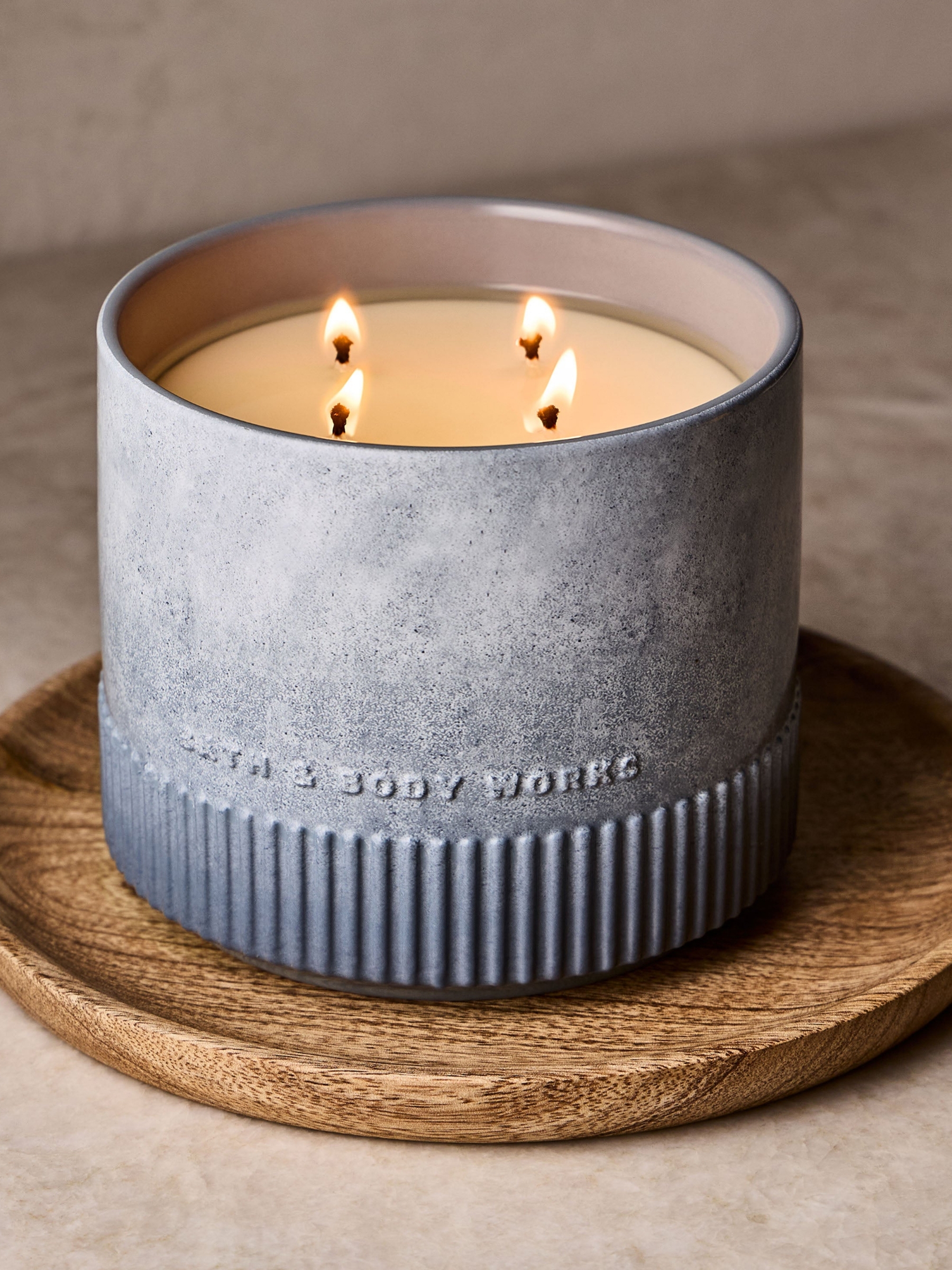 Lavender & Jasmine 4-Wick Ceramic Candle 850g - Image 3 of 5