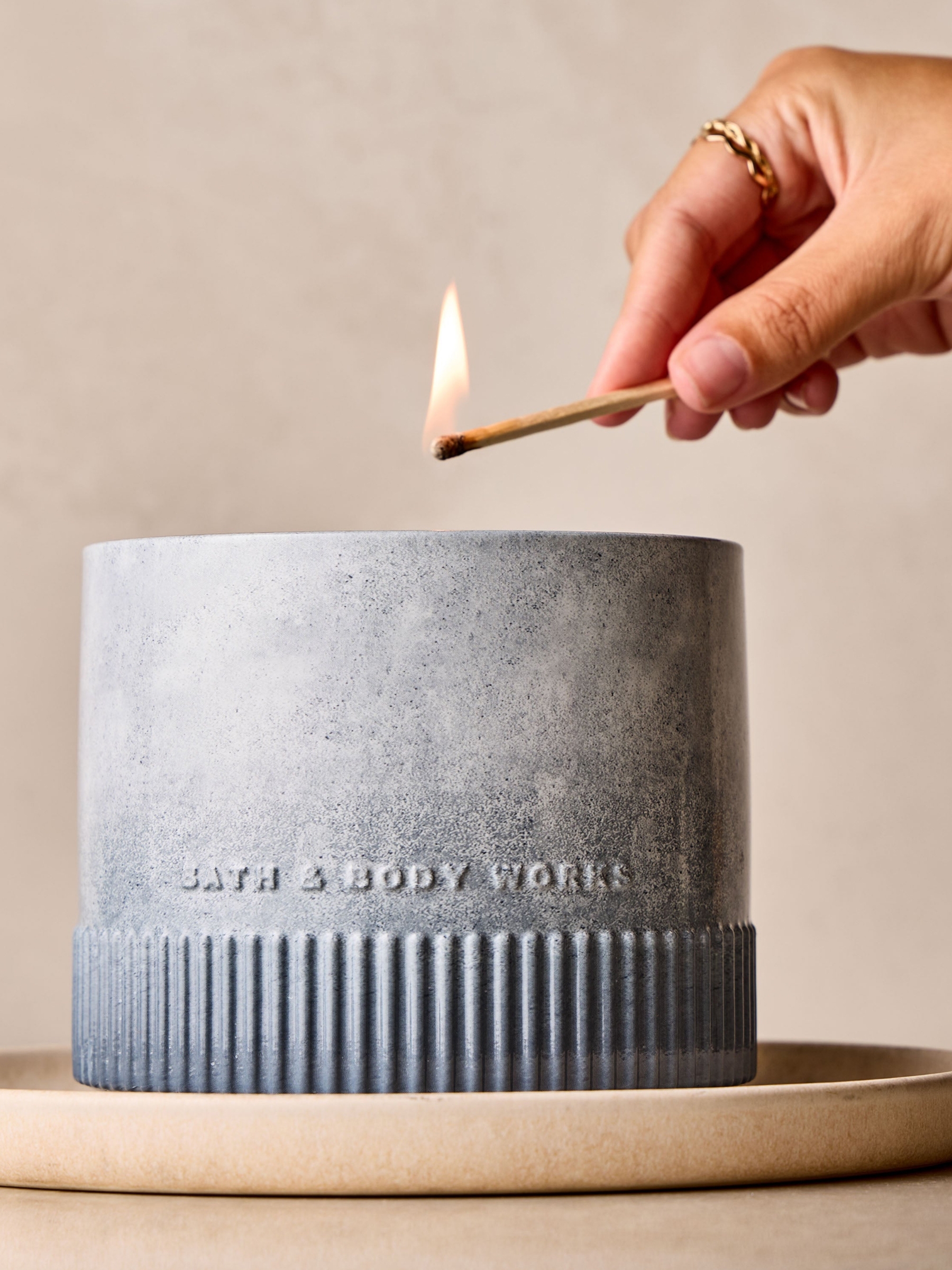 Lavender & Jasmine 4-Wick Ceramic Candle 850g - Image 4 of 5