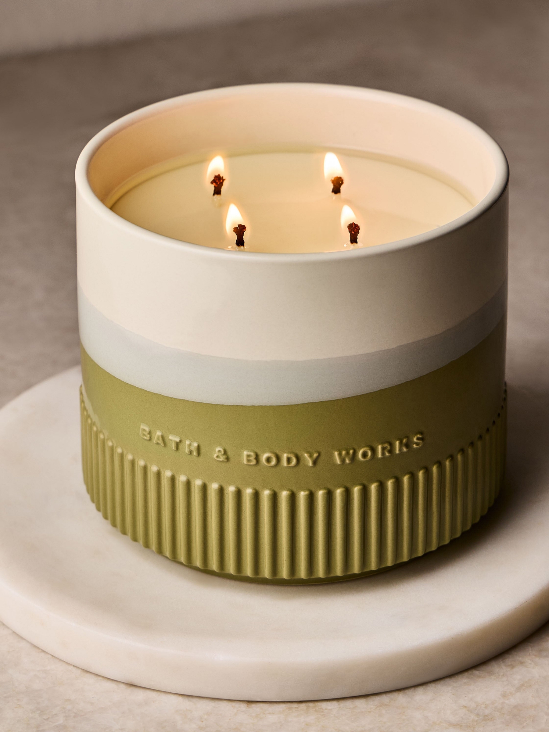 Sea Salt & Musk 4-Wick Ceramic Candle 850g - Image 2 of 5