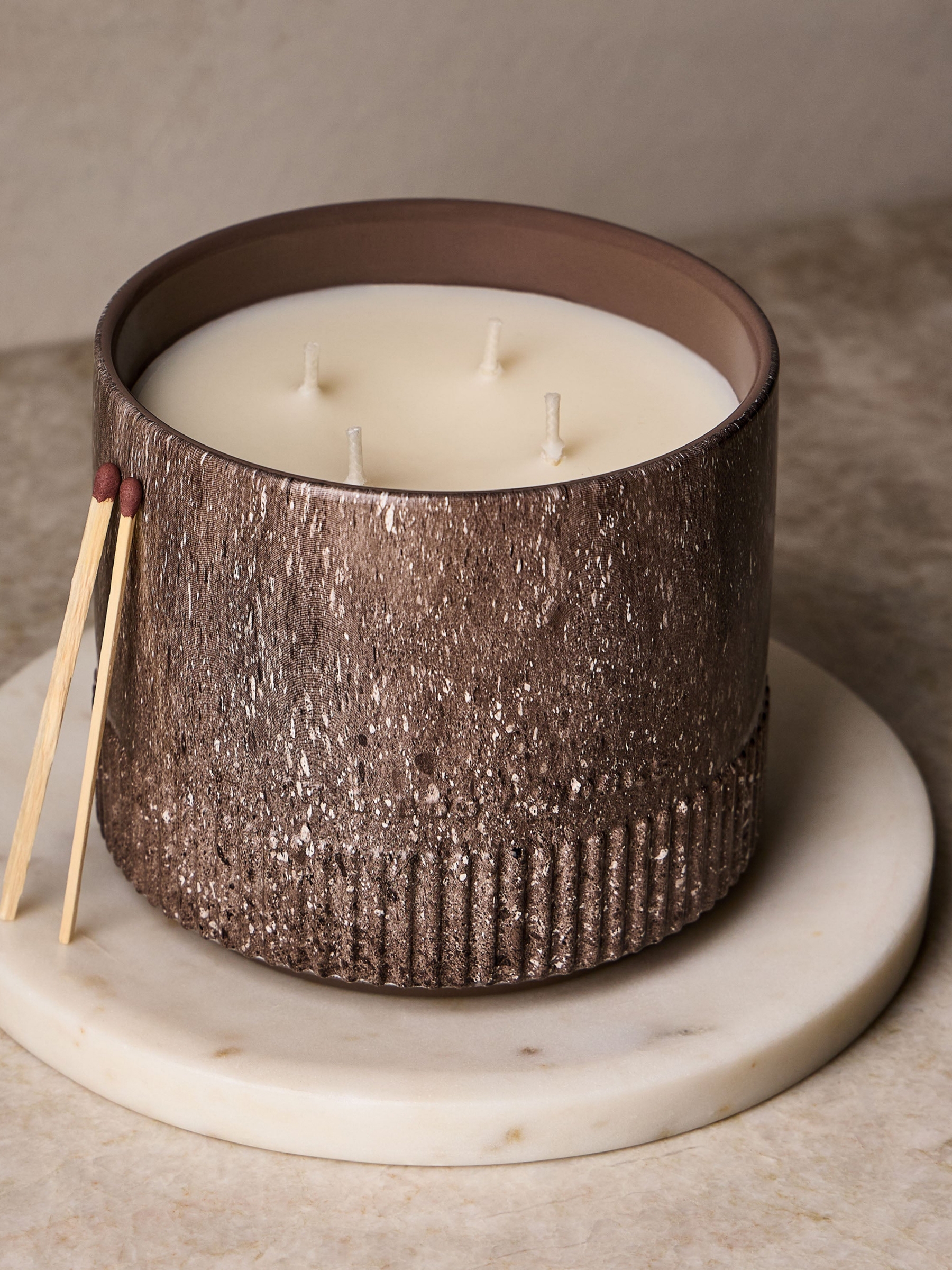Sweet Orange & Agave 4-Wick Ceramic Candle 850g - Image 3 of 5