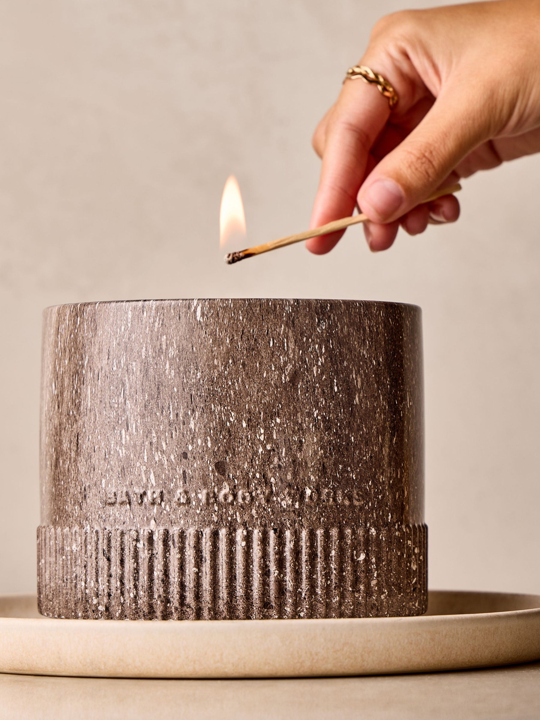 Sweet Orange & Agave 4-Wick Ceramic Candle 850g - Image 4 of 5