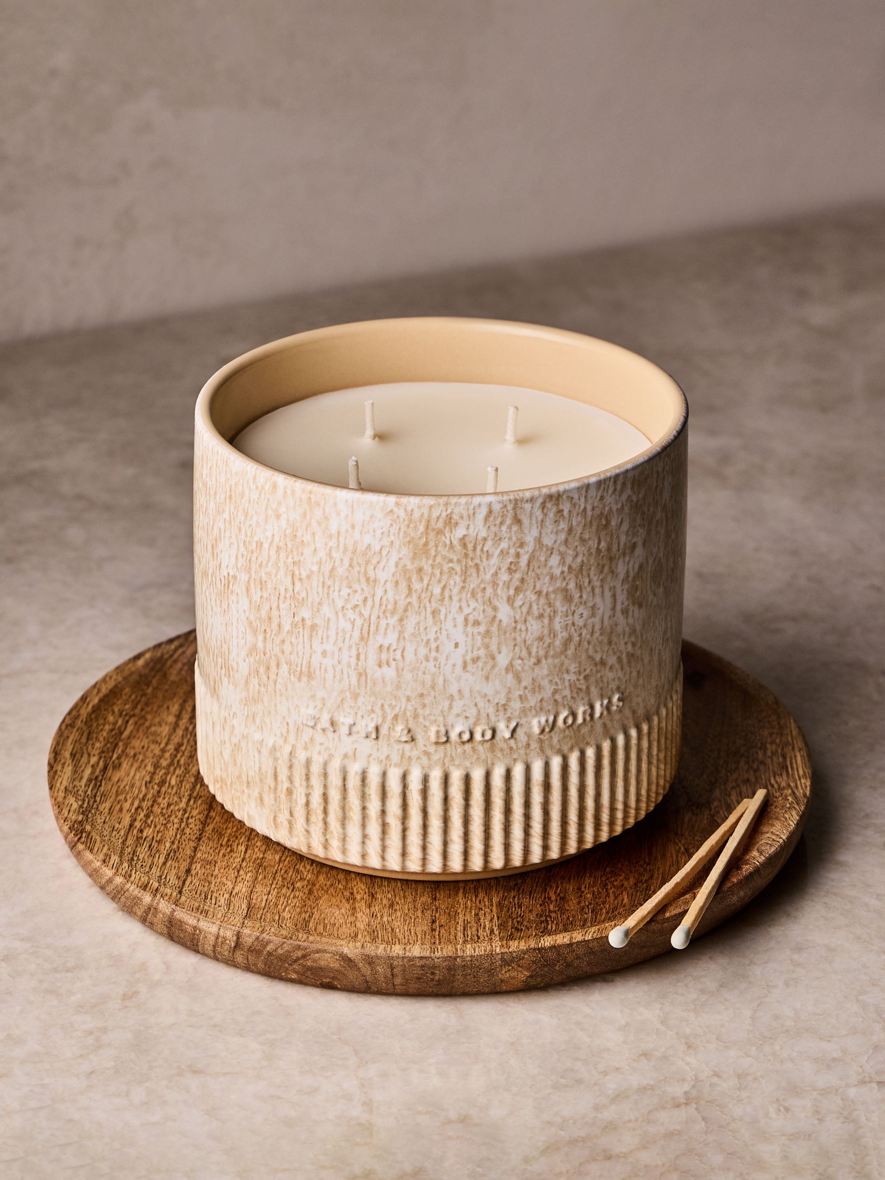 Santal & Amber 4-Wick Ceramic Candle 850g - Image 3 of 4