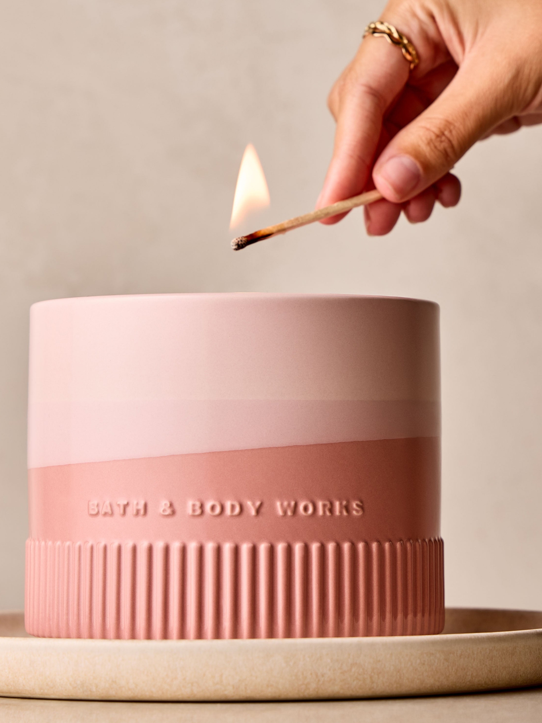 Vanilla & Tonka 4-Wick Ceramic Candle 850g - Image 5 of 5 Vanilla & Tonka 4-Wick Ceramic Candle 850g - Image 5 of 5