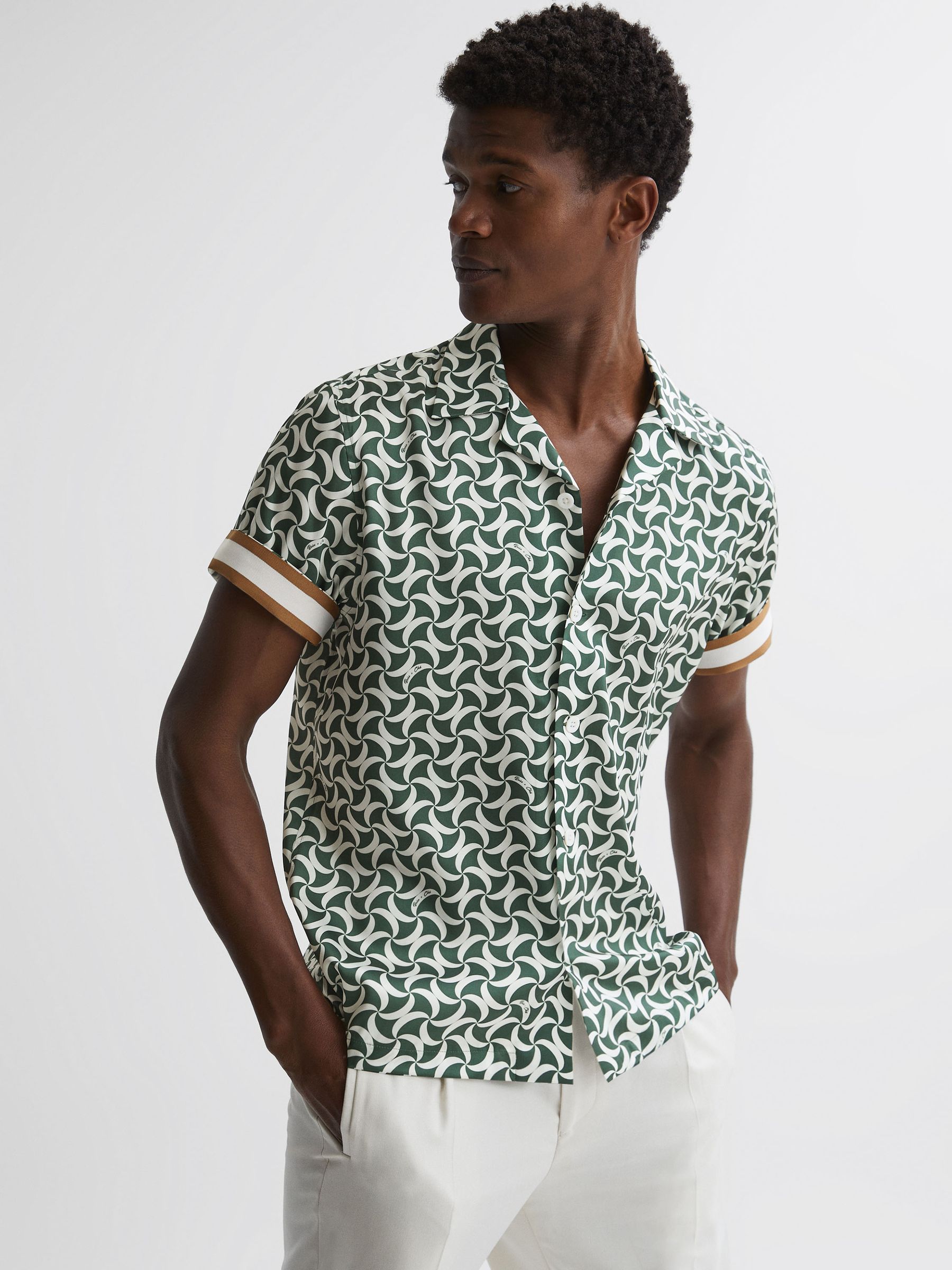 Reiss | Ché Printed Cuban Collar Button-Through Shirt in Green/White - Image 3 of 7