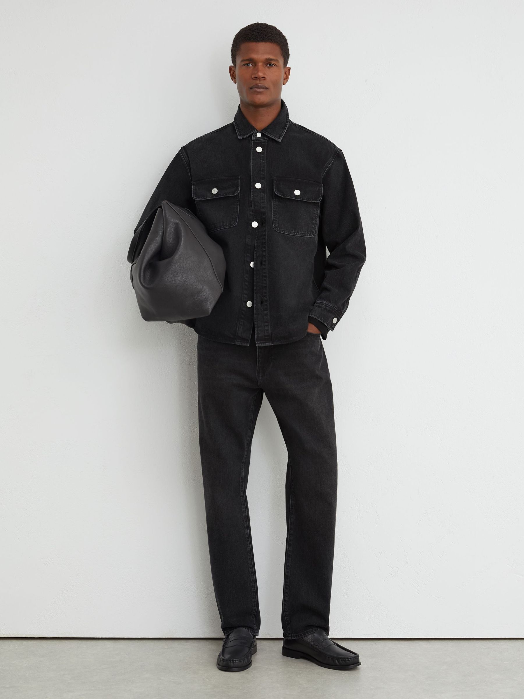 Twin-Pocket Denim Jacket in Washed Black - Bild 4 av 7