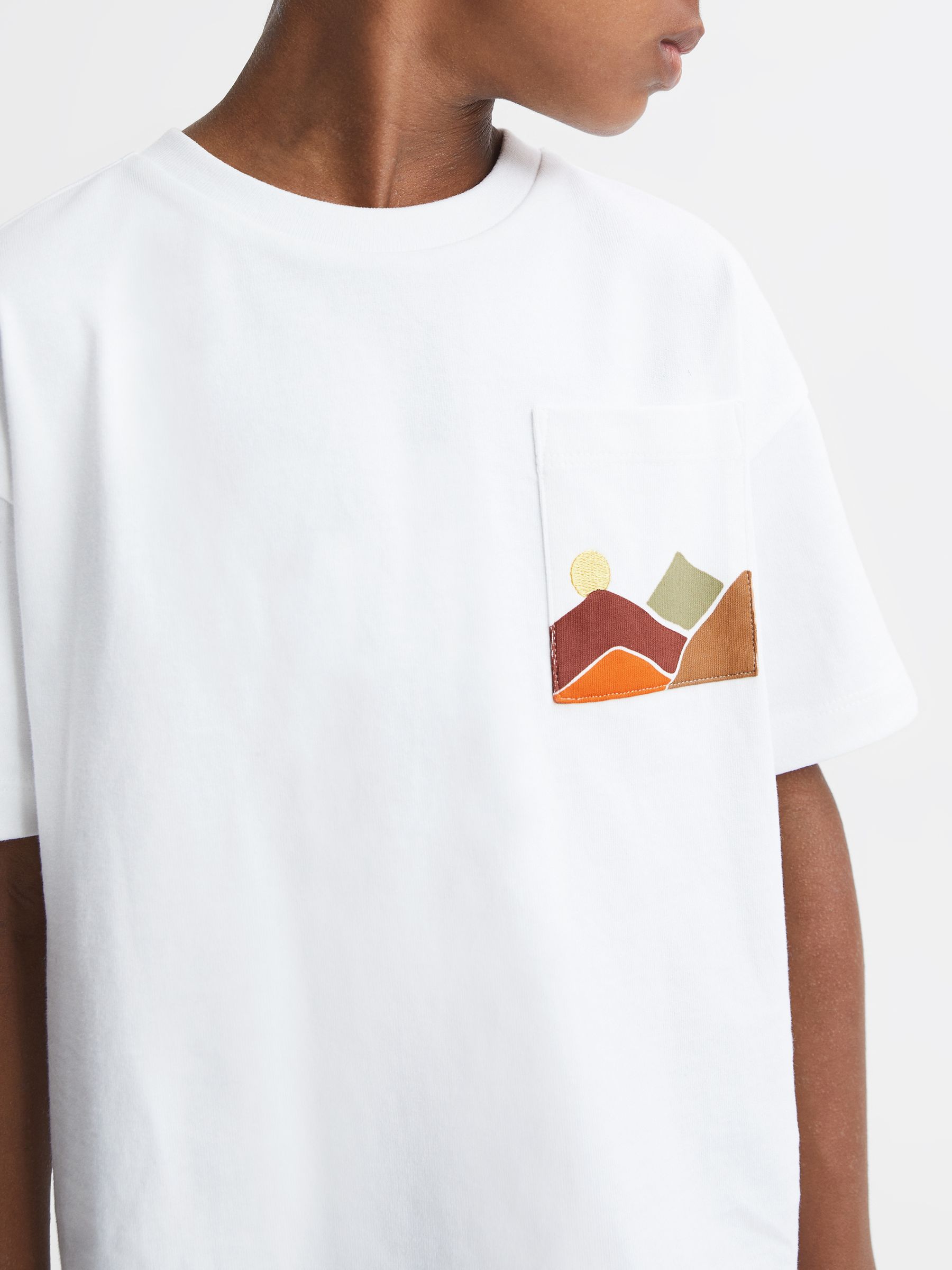 Junior Relaxed Fit Cotton Motif T-Shirt in White - Image 4 of 6