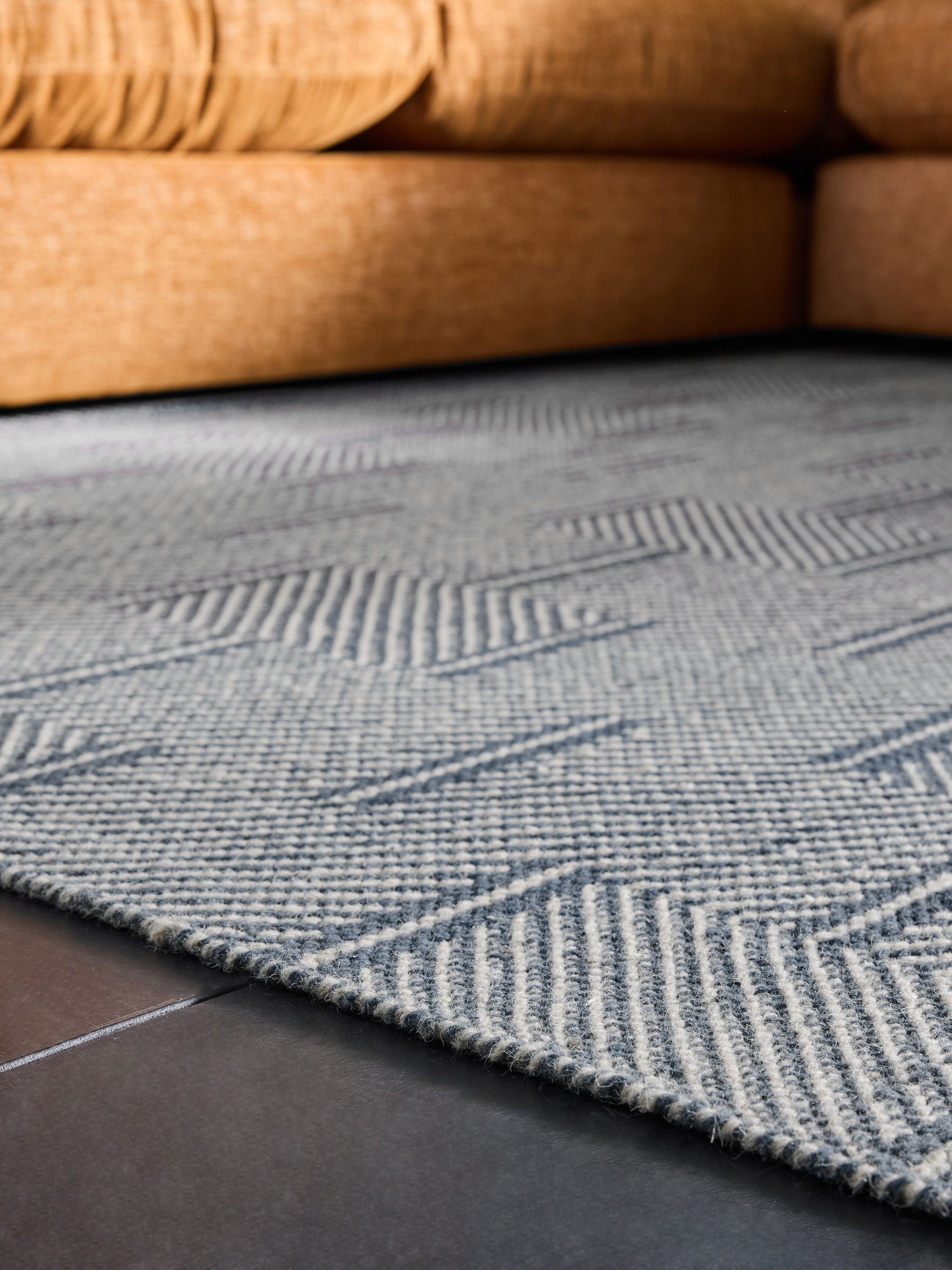 Cowley Woven Wool Rug in Blue - Image 4 of 5