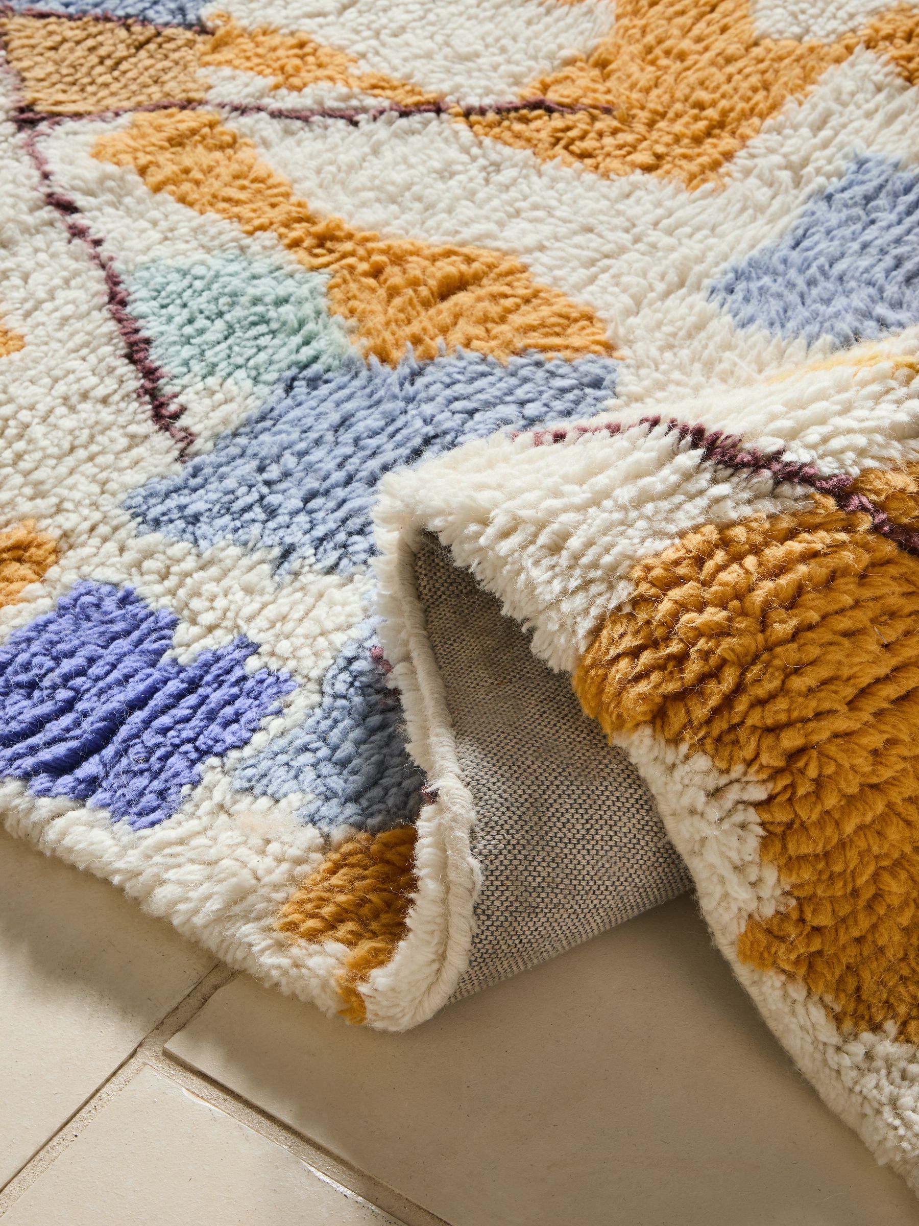 Simone Wool Berber Rug in Multi - Image 4 of 6