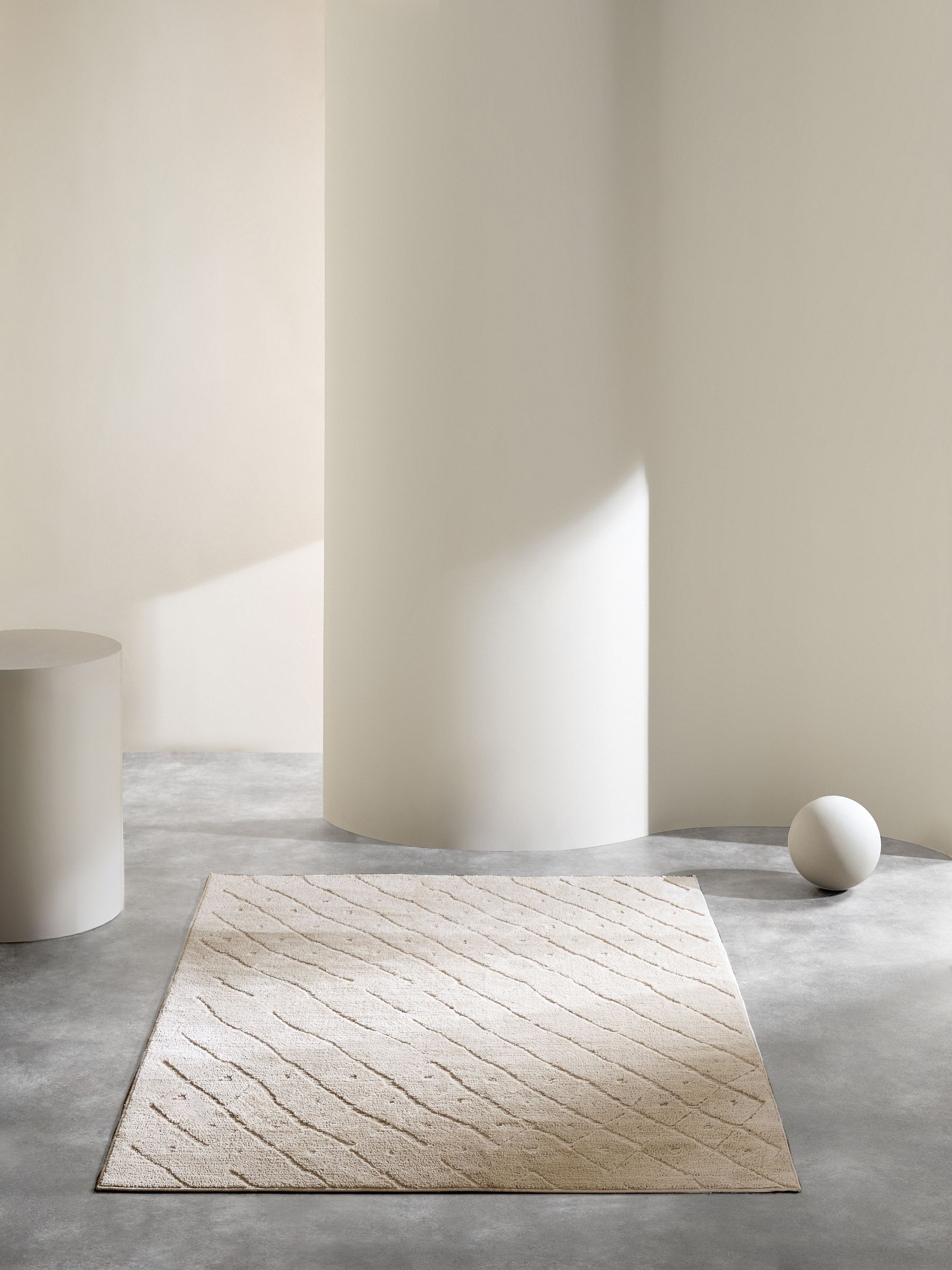 Roya Rug in Cream - Image 2 of 6