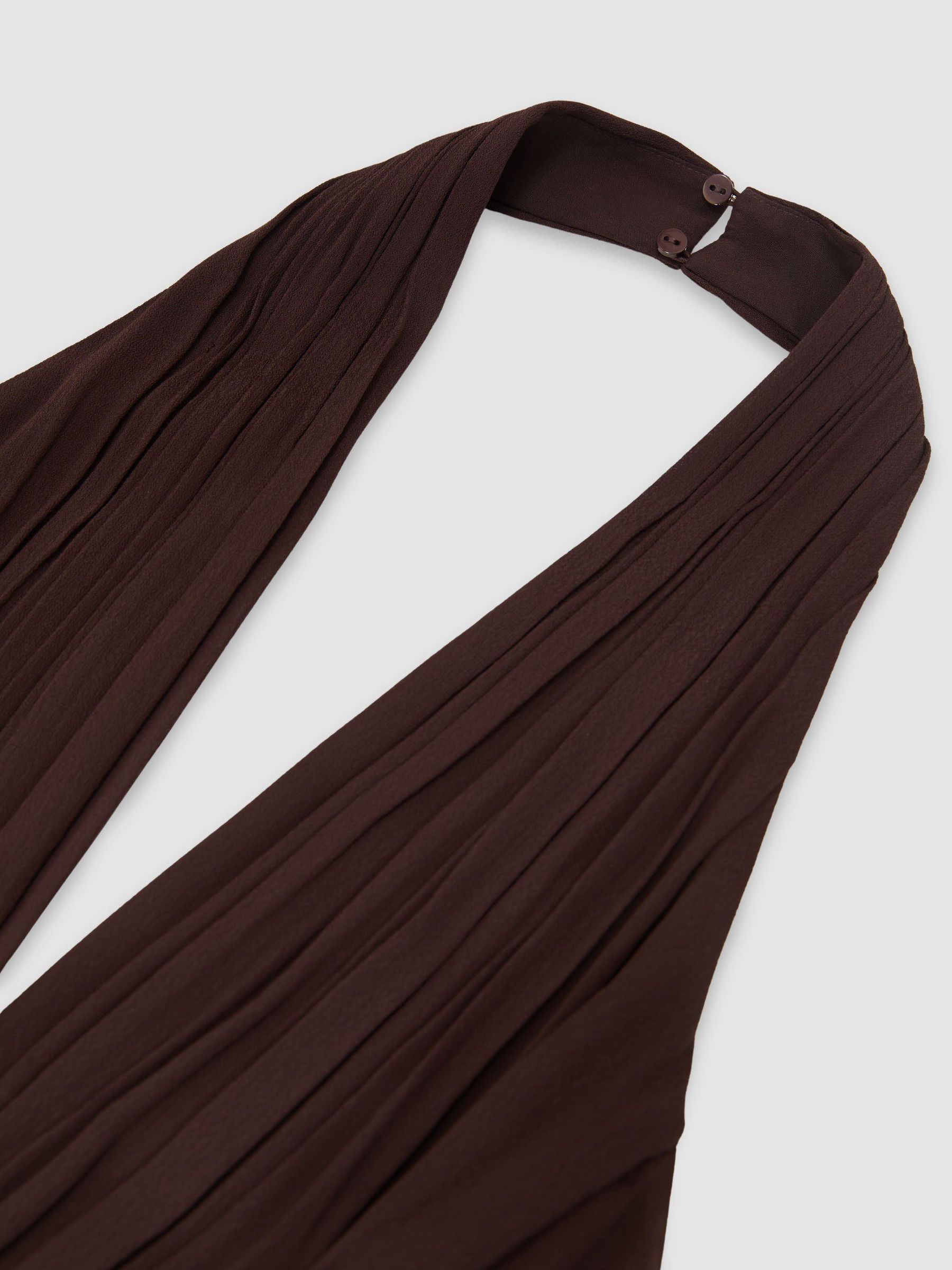 Halterneck Pleated Wide-Leg Jumpsuit in Grape Burgundy - Bild 7 av 7