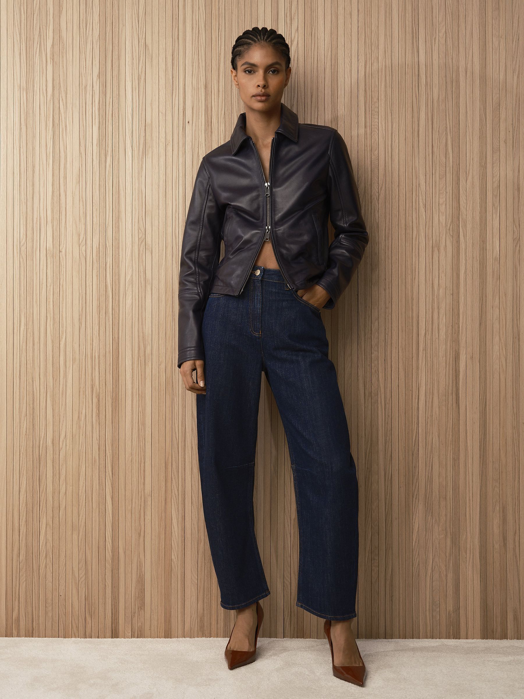 Barrel-Leg Jeans in Dark Blue - Image 4 of 6