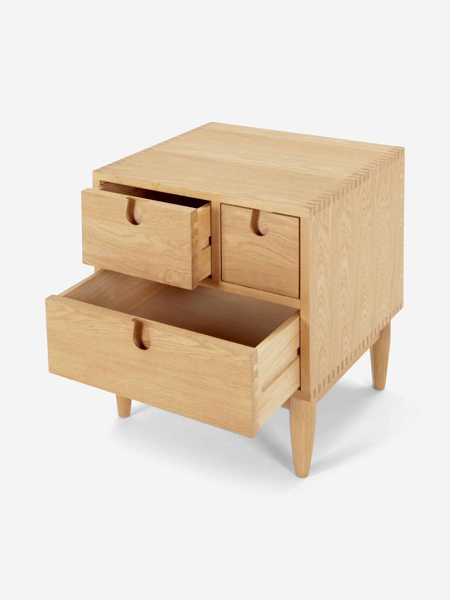 Penn 3 Drawer Bedside Table in Oak - Image 5 of 6