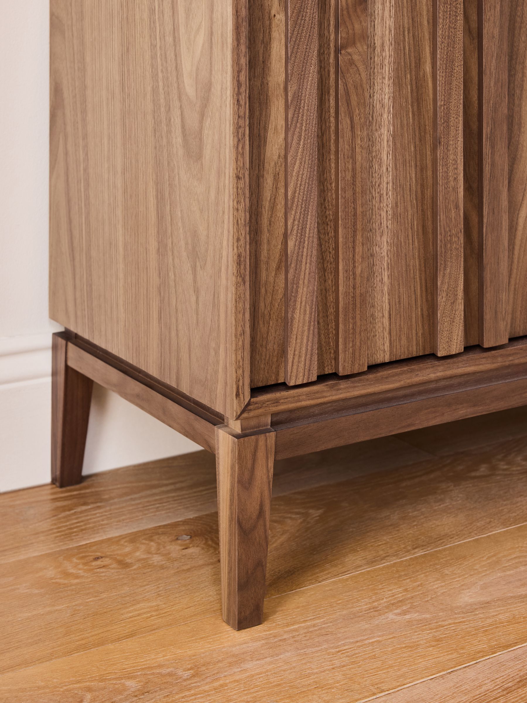 Jasper Conran London Walnut Belgrave Wide TV Unit - Image 4 of 11