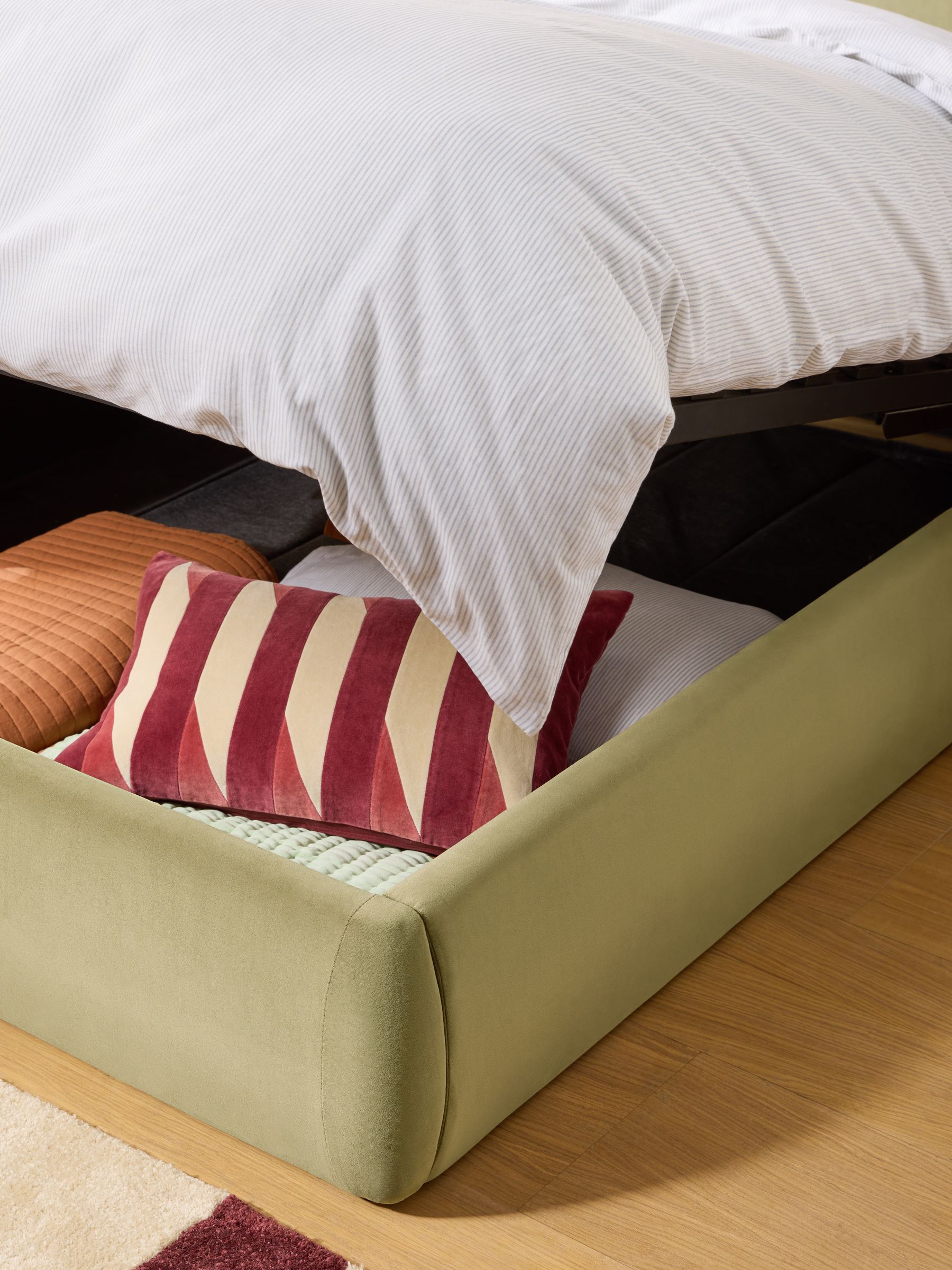 Maya Ottoman Bed in Fern Green Velvet - Image 3 of 6