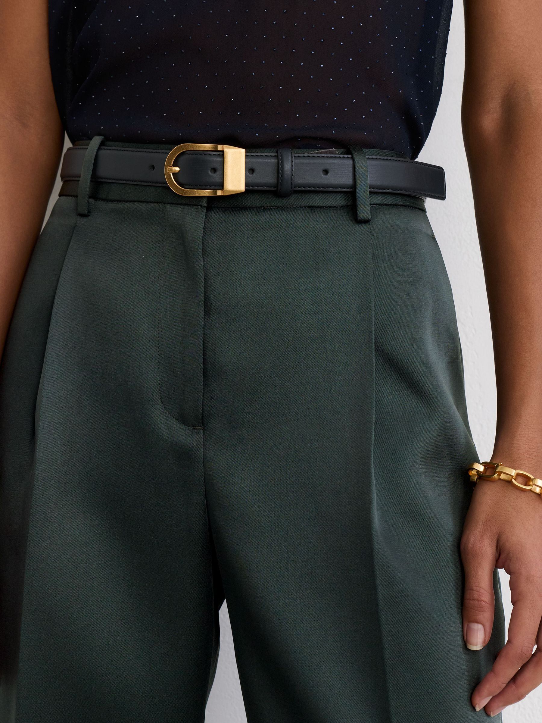 Petite Satin Single-Pleat Tapered Trousers in Green - Image 4 de 7