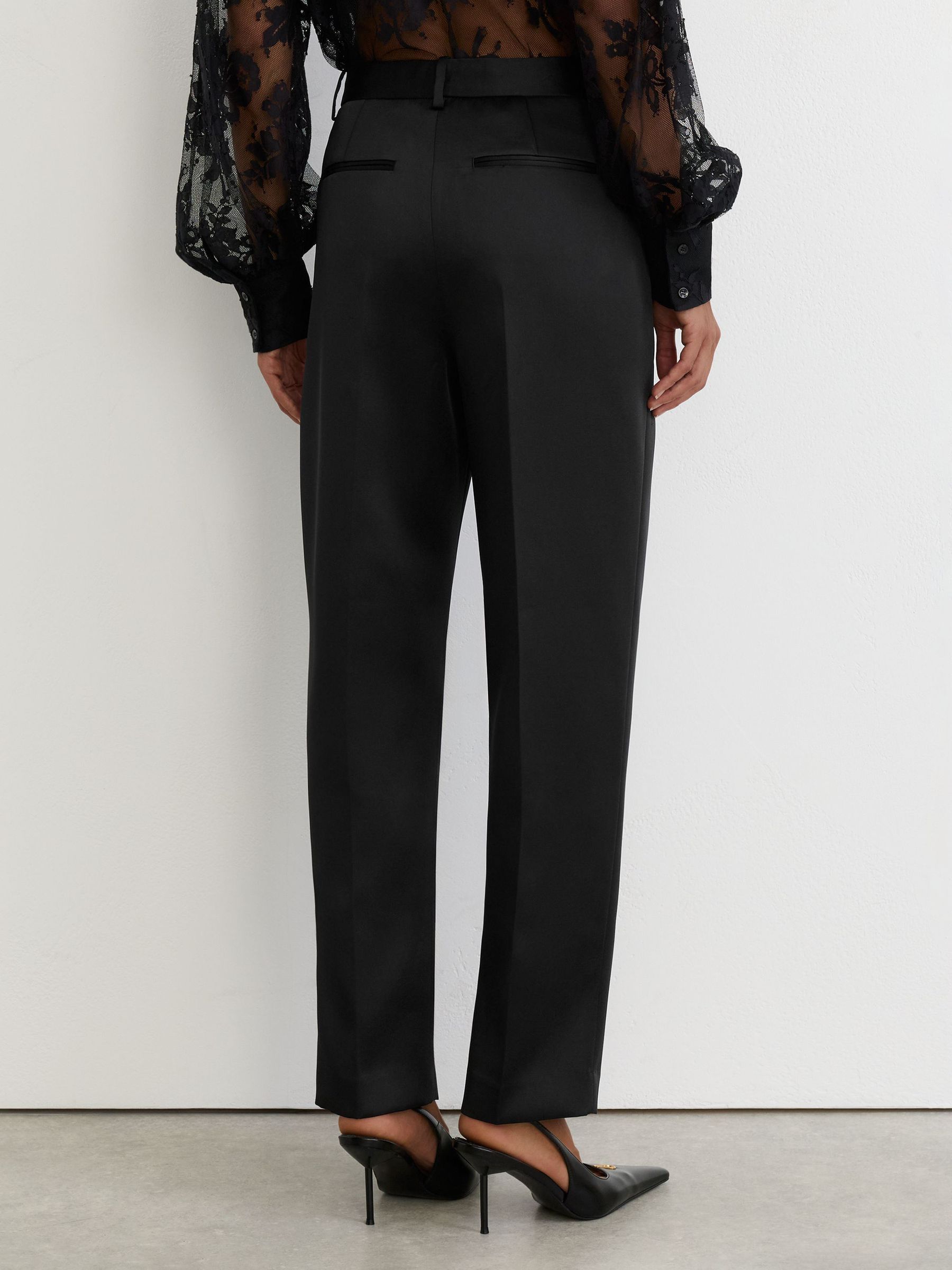 Satin Single-Pleat Tapered Trousers in Black - Image 5 de 6
