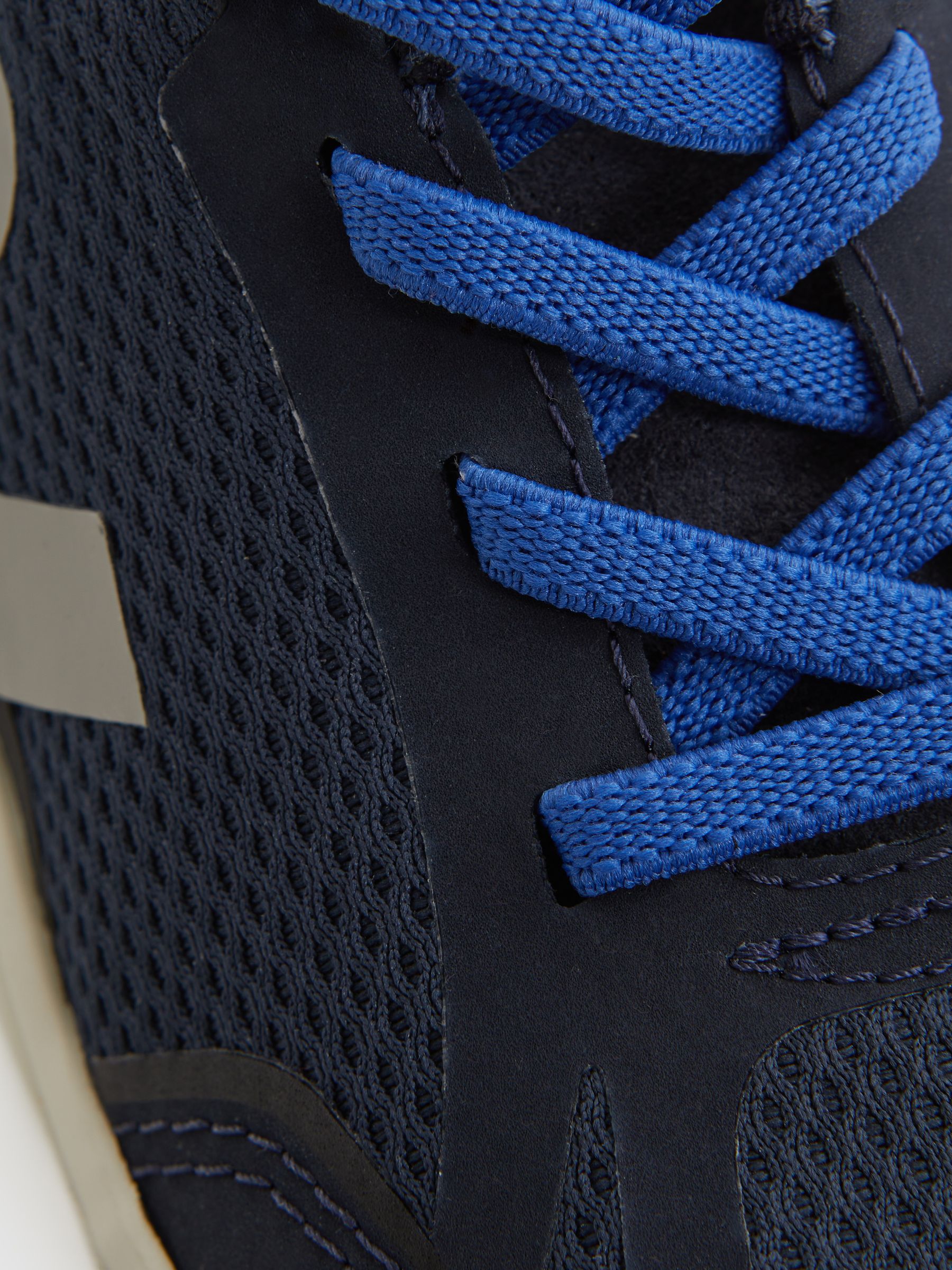 Veja Mesh Trainers in Nautico Oxford Grey - Image 5 of 5